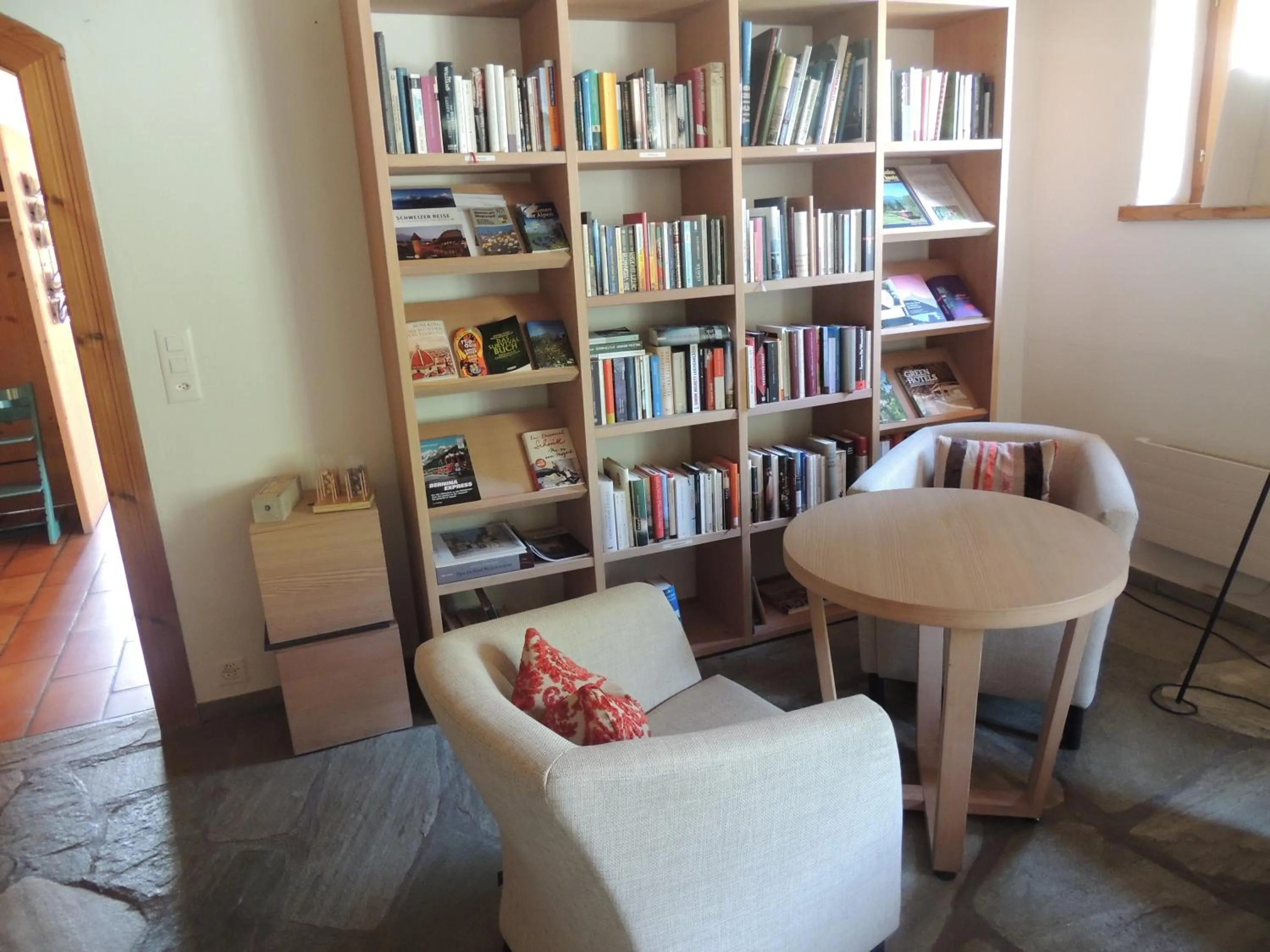 Library in Hotel Ucliva