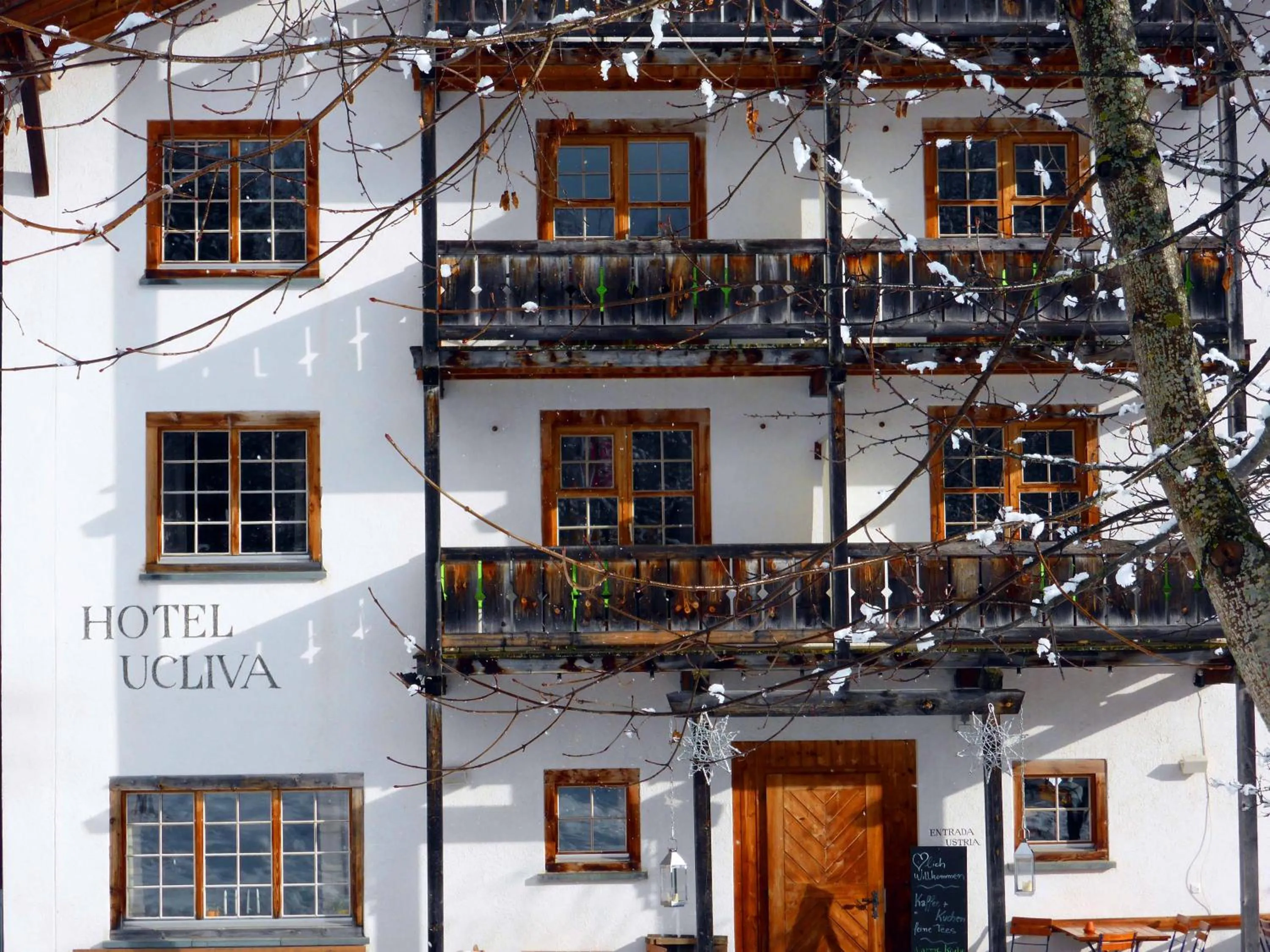 Property building in Hotel Ucliva