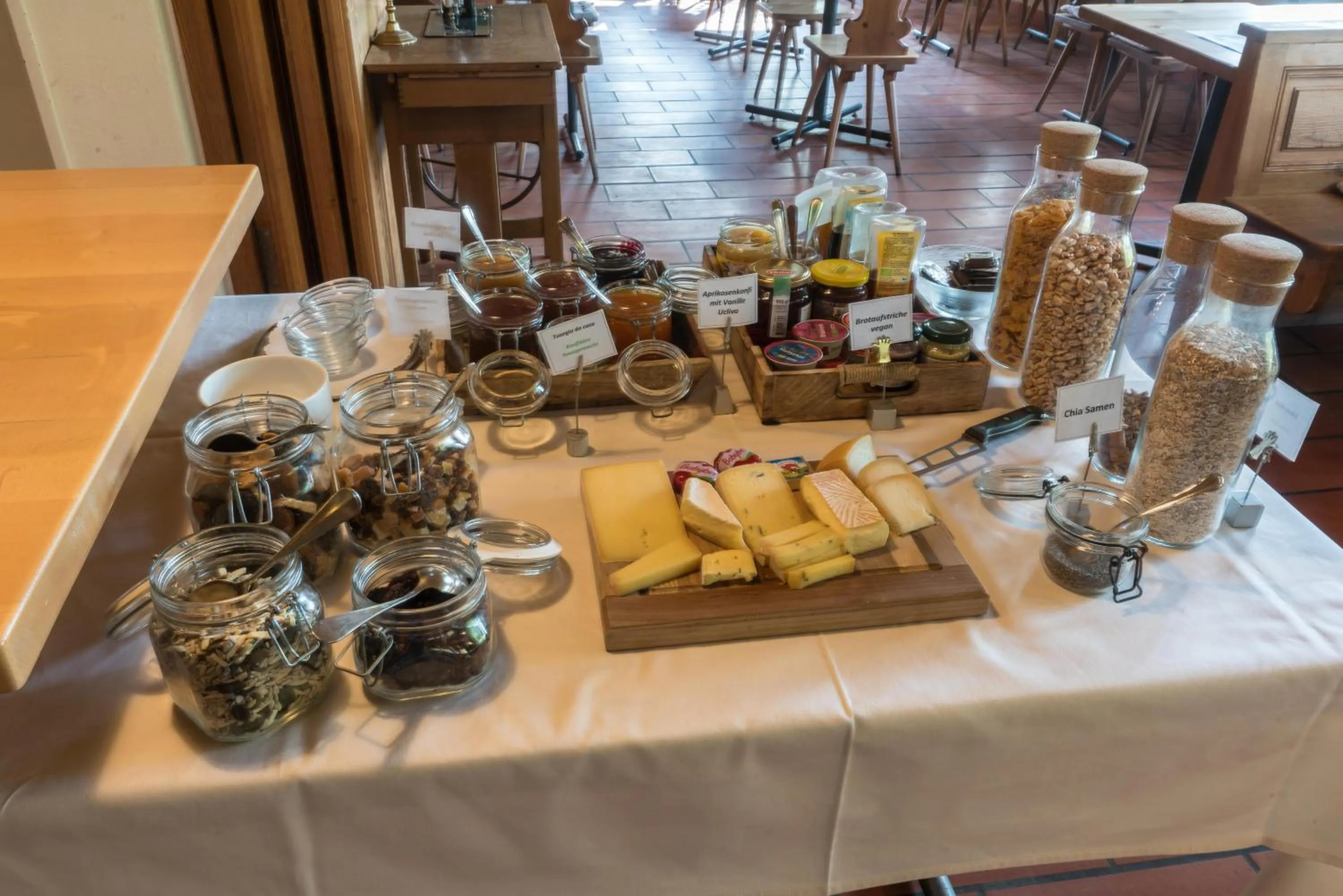 Buffet breakfast in Hotel Ucliva