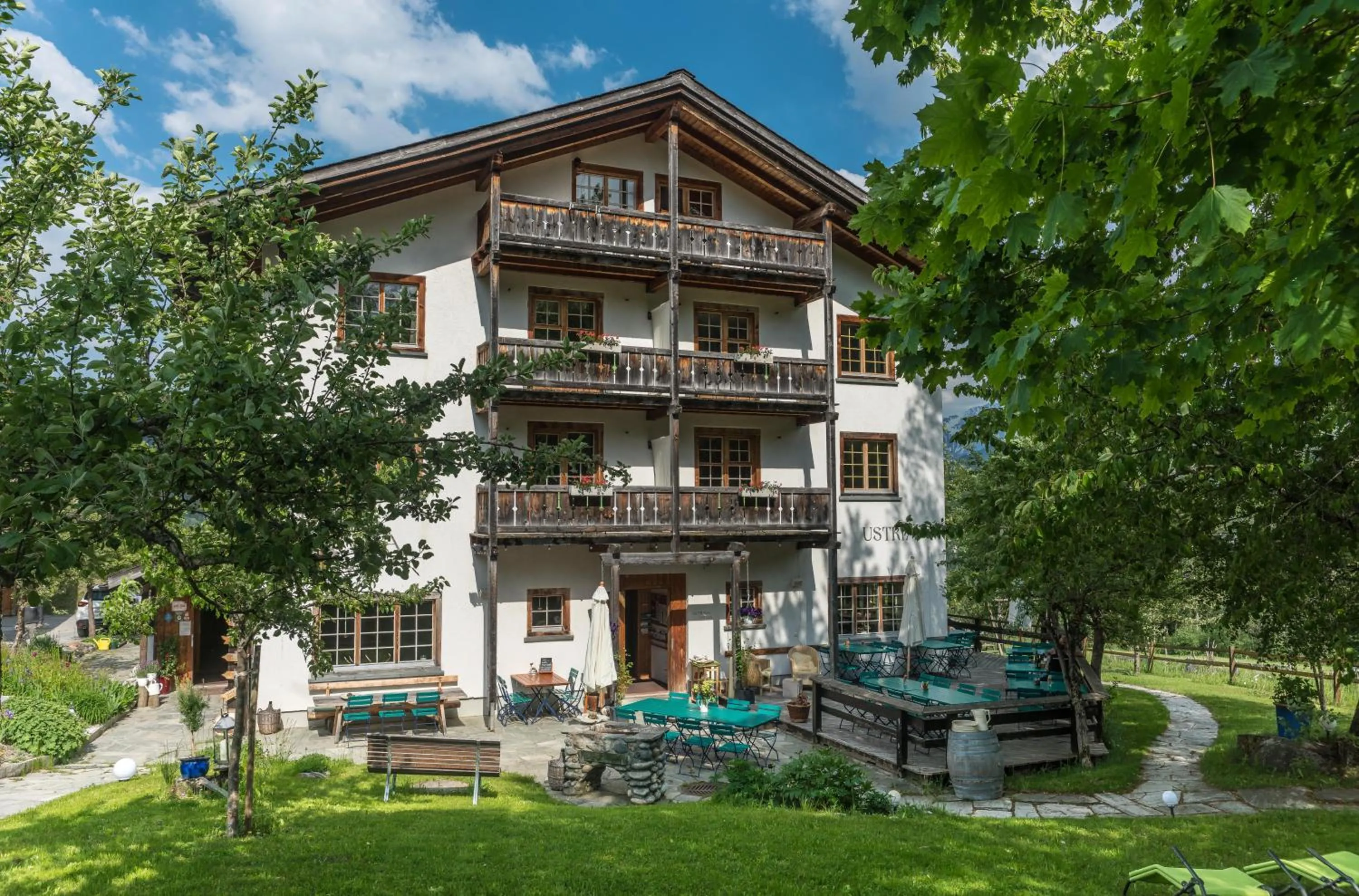 Facade/entrance in Hotel Ucliva