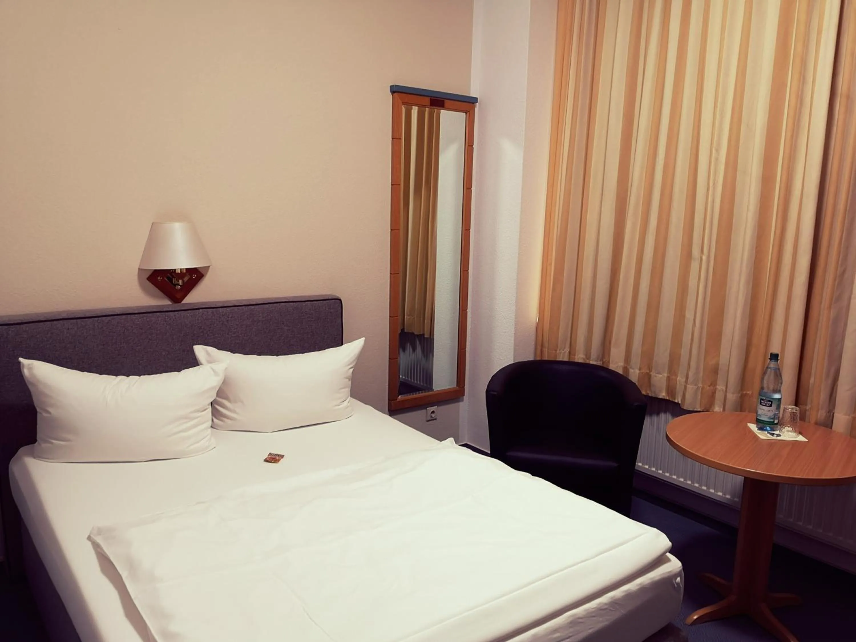 Photo of the whole room, Bed in Hotel Zur Alten Druckerei