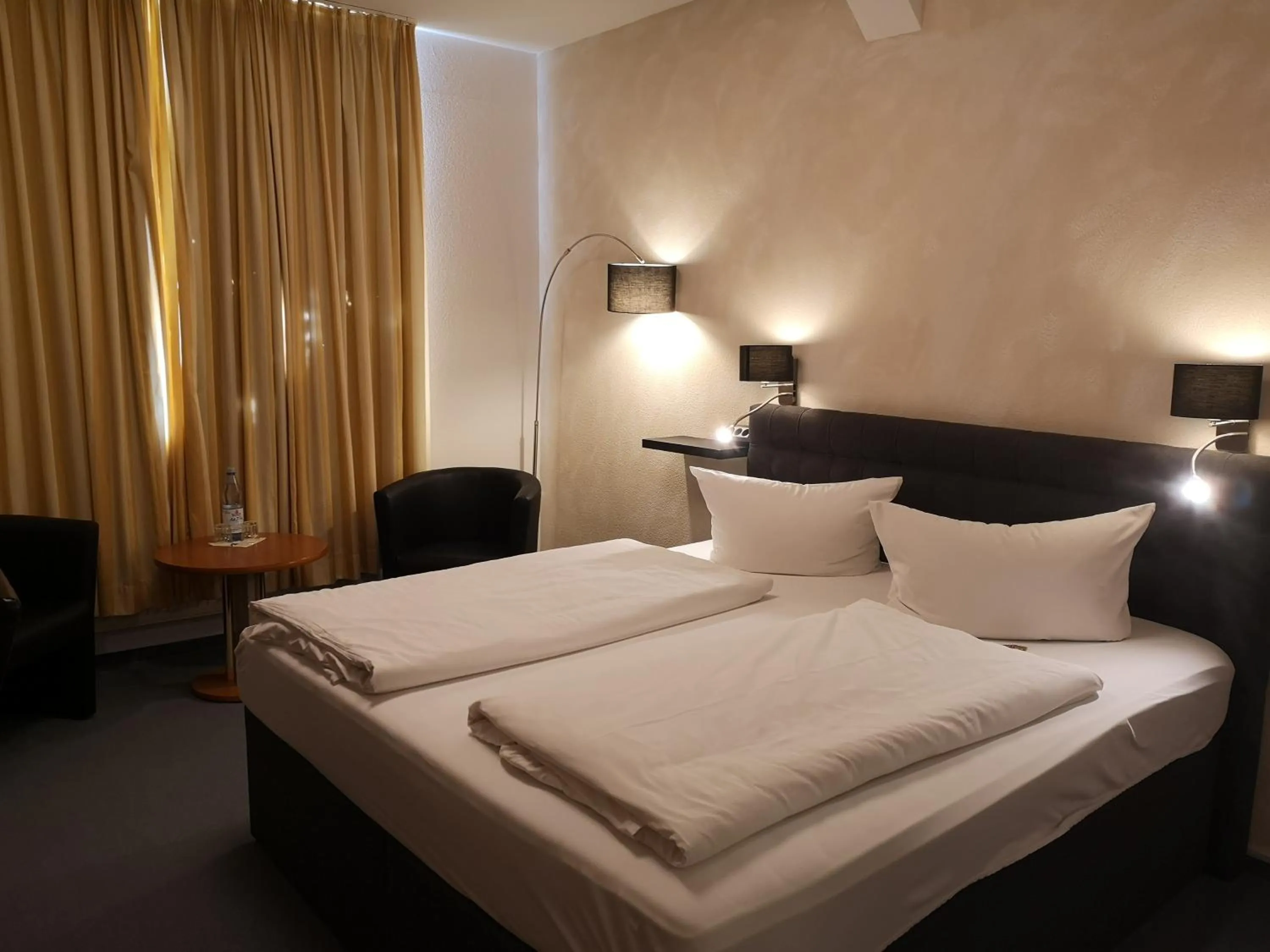 Photo of the whole room, Bed in Hotel Zur Alten Druckerei