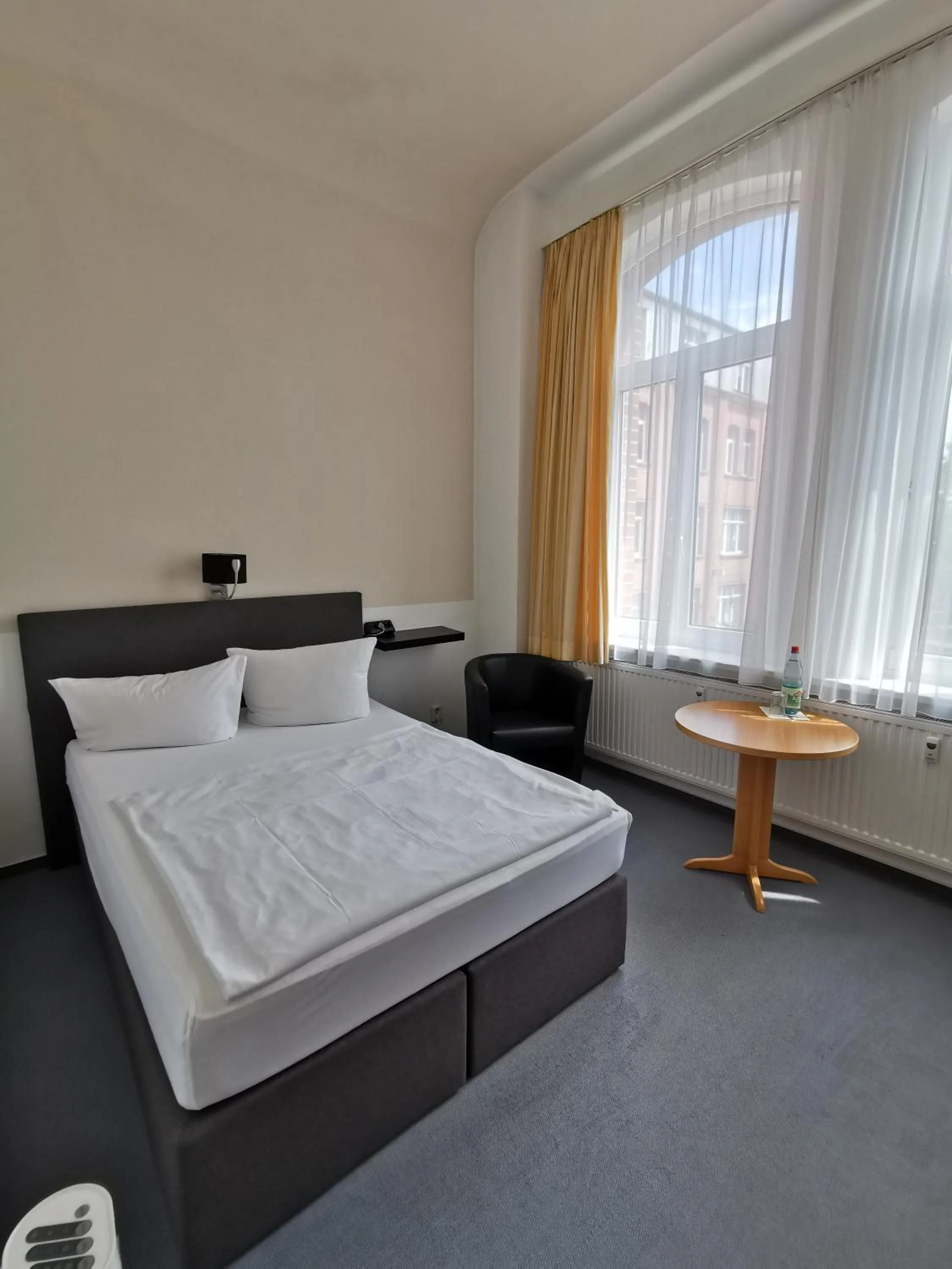 Photo of the whole room, Bed in Hotel Zur Alten Druckerei