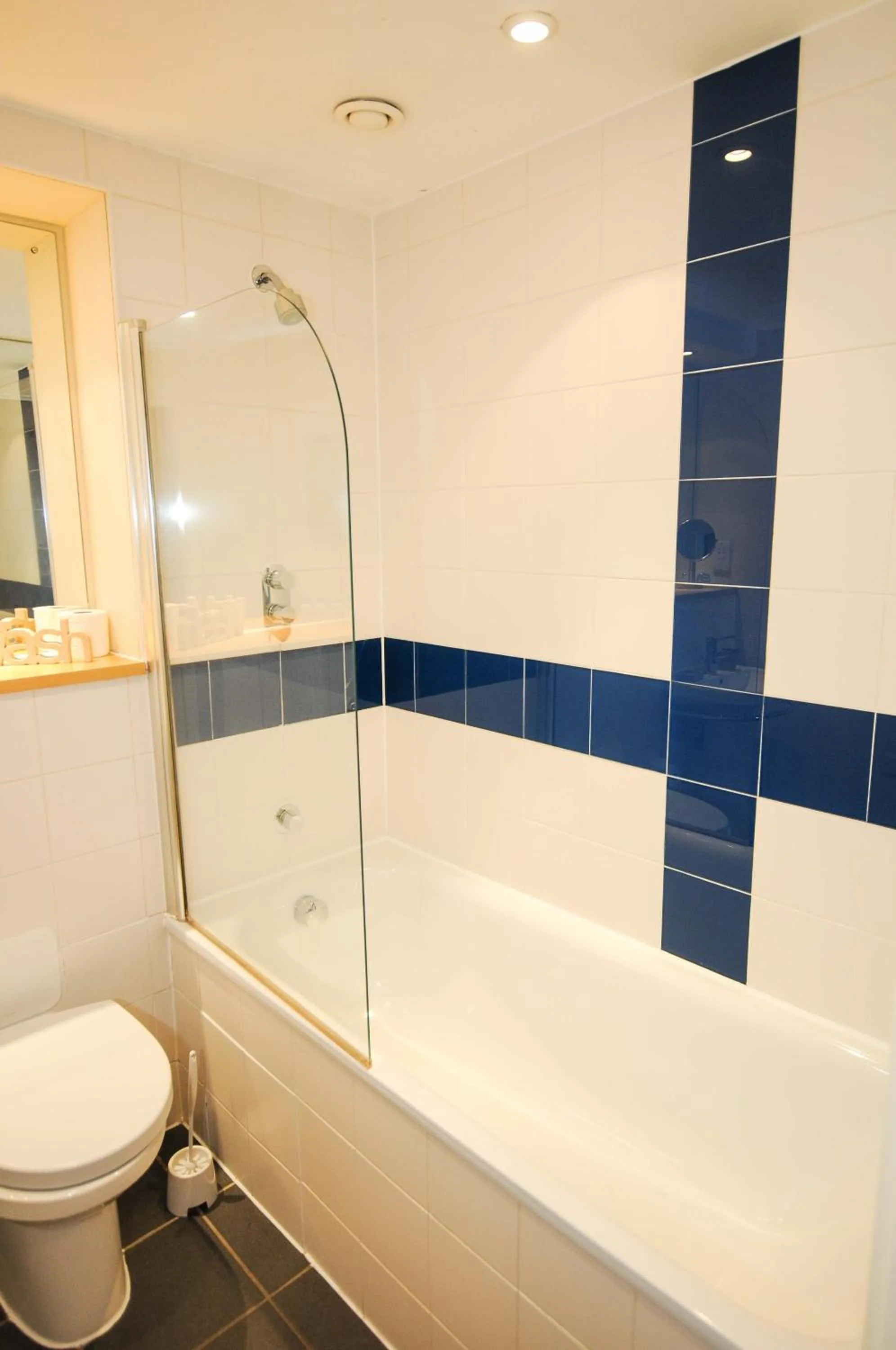Shower in Hamilton Court Apartments from Your Stay Bristol