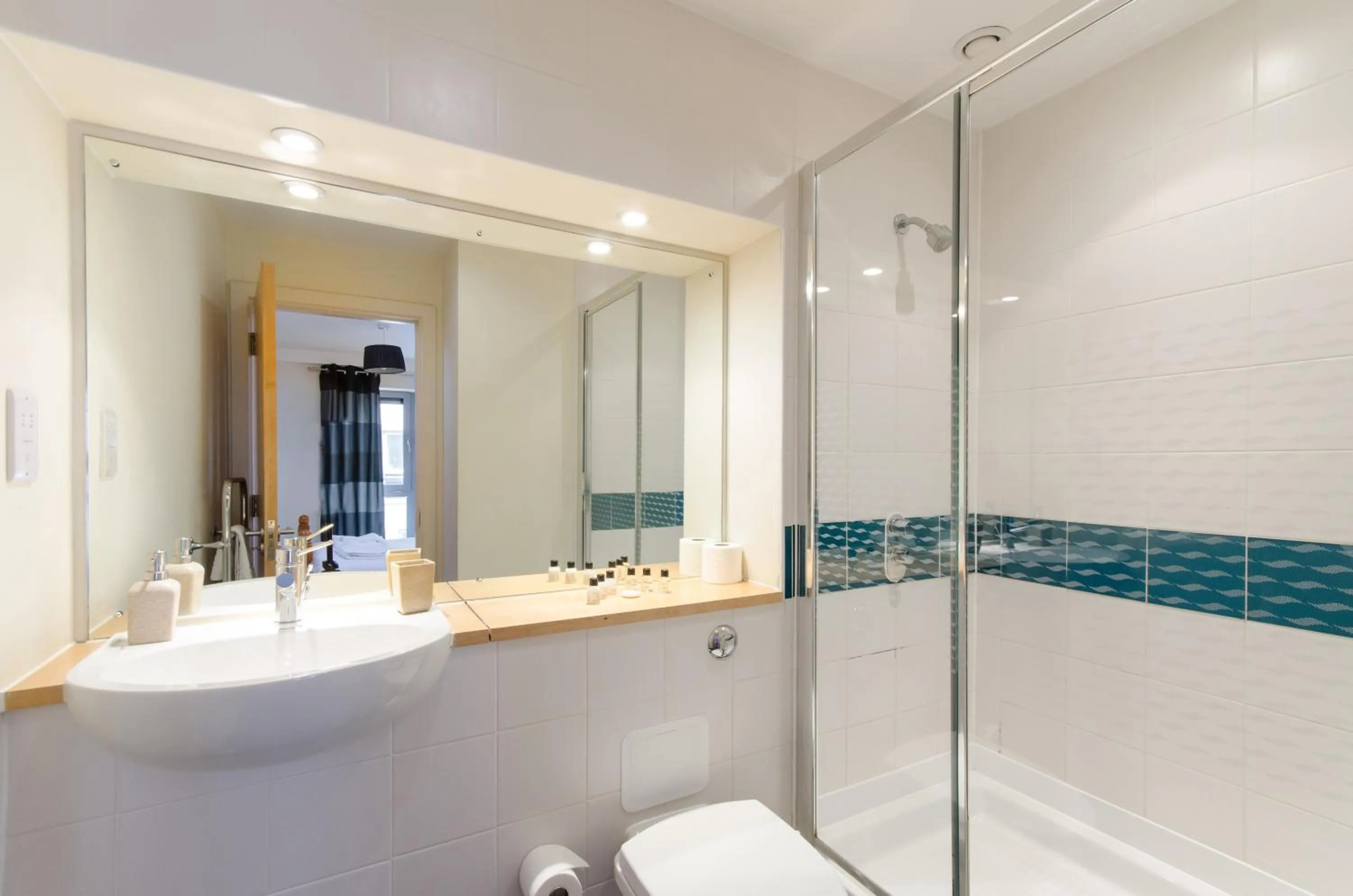 Shower in Hamilton Court Apartments from Your Stay Bristol