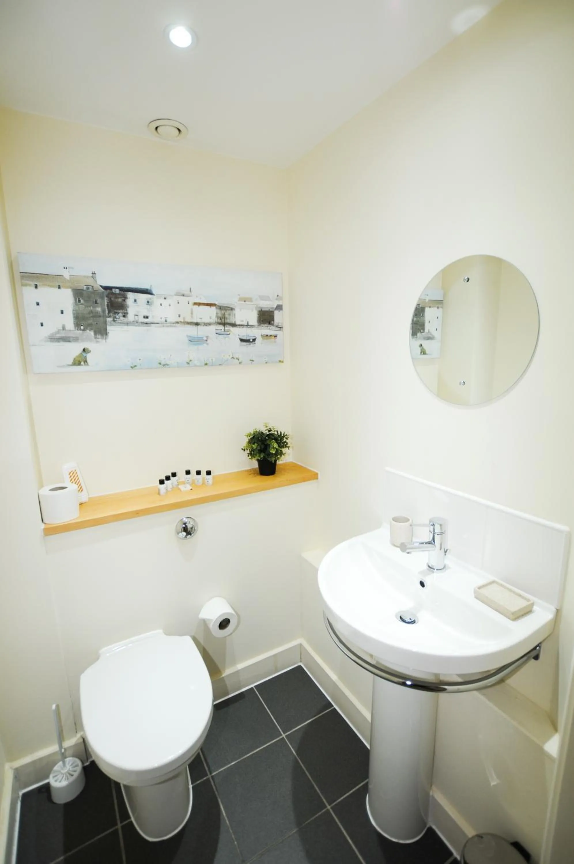Toilet in Hamilton Court Apartments from Your Stay Bristol
