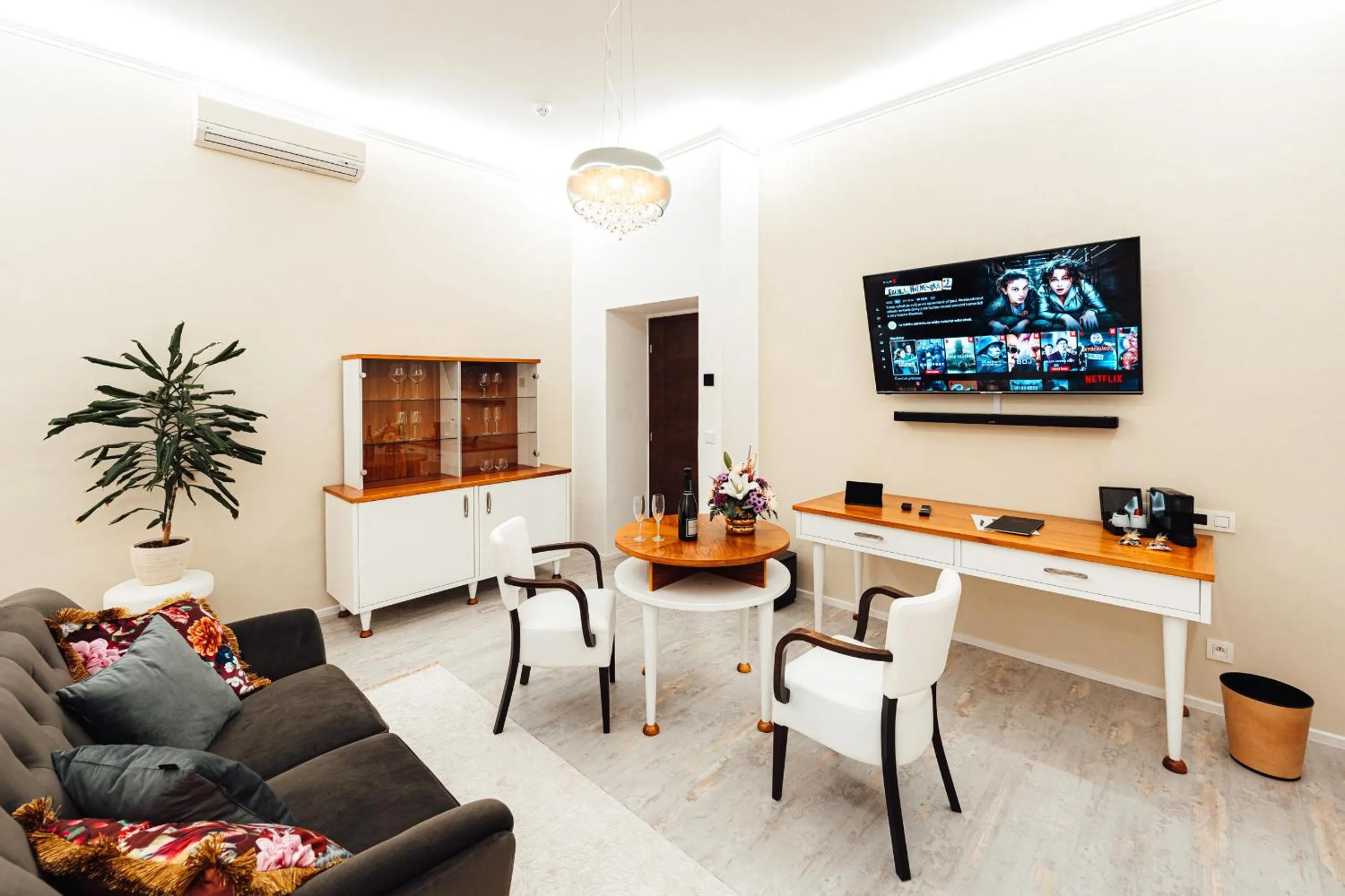 TV and multimedia in Hotel Baltaci Atrium