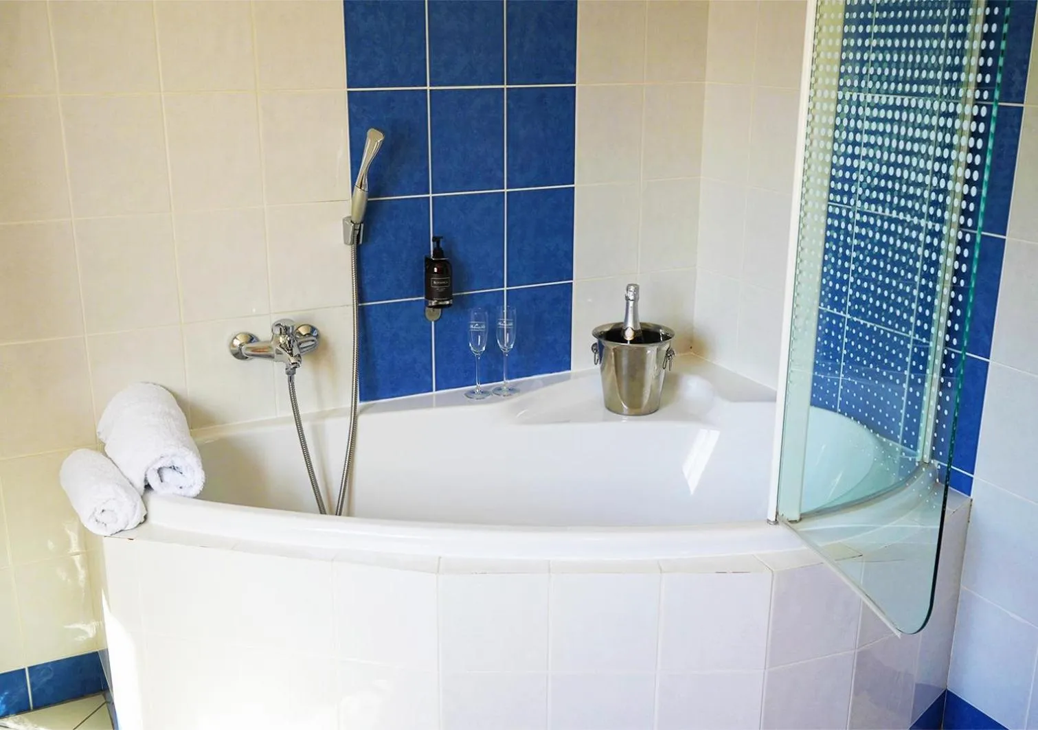 Bath in Hotel Baltaci U Náhonu