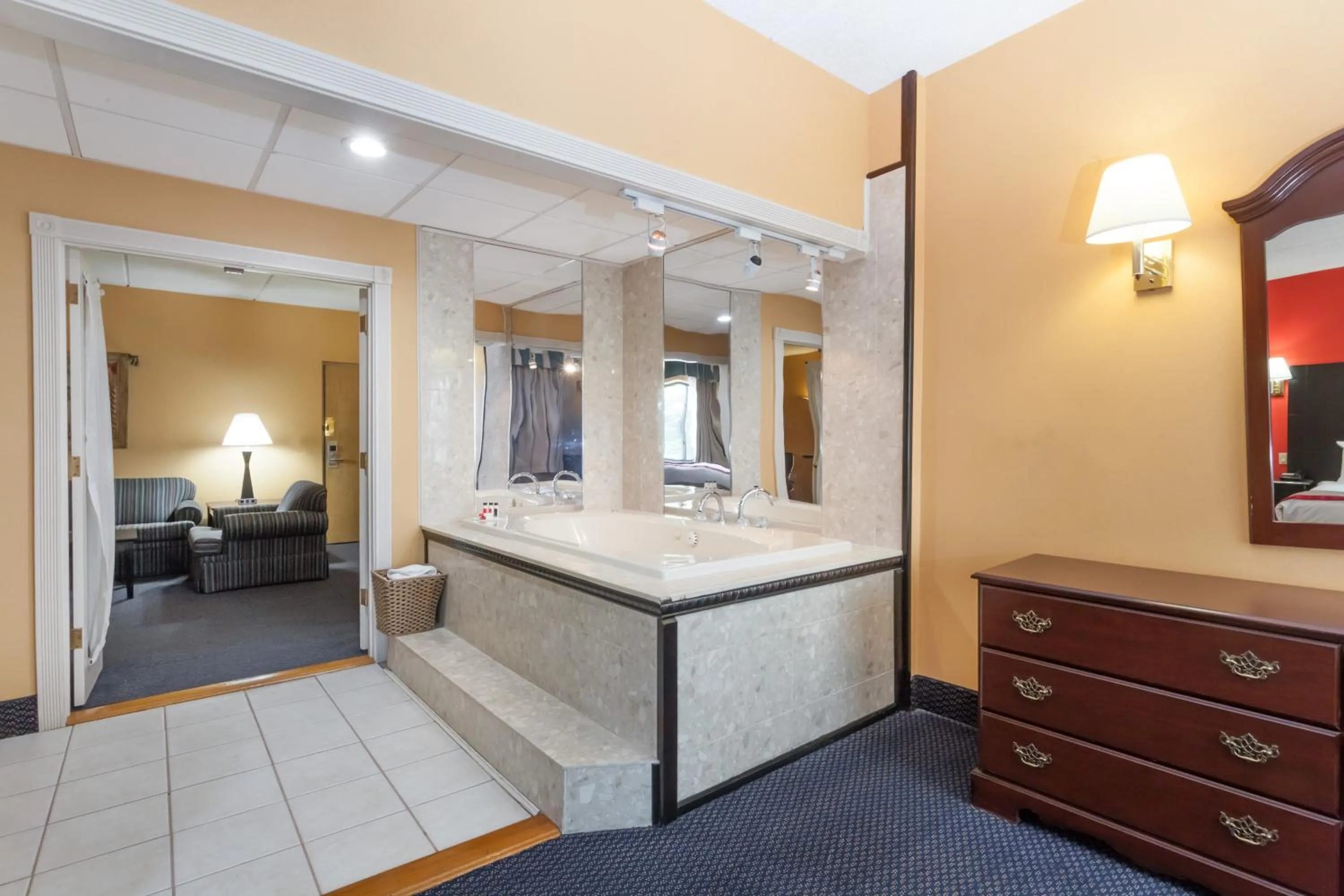 Shower, Bed in Ramada by Wyndham Newburgh/West Point