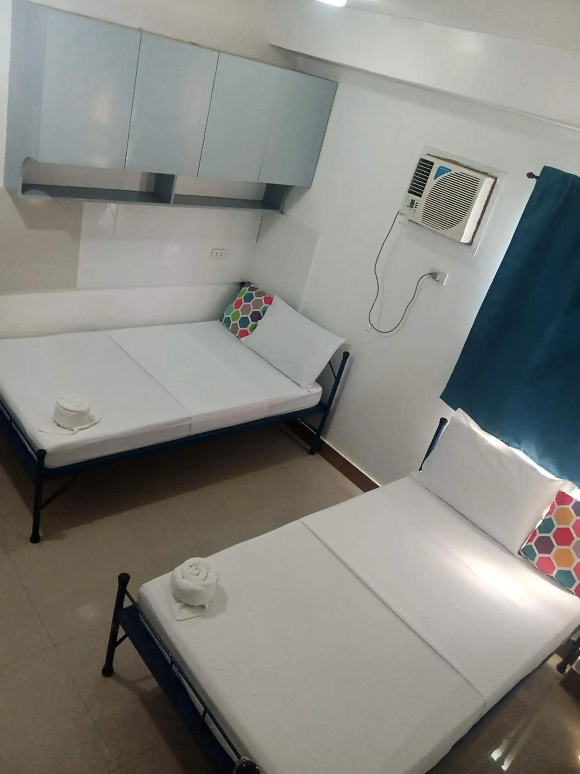 Budget Double or Twin Room in Alicia Apartment Budget Double or Twin Room in Alicia Apartment