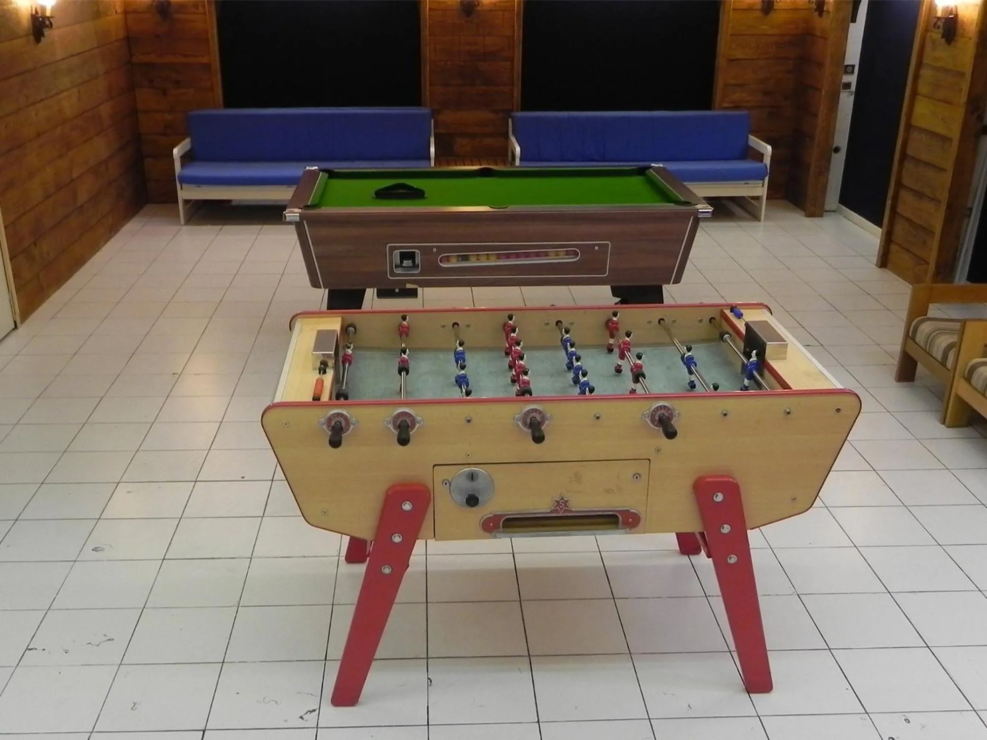 Billiard in Hôtel Résidence Les Colchiques