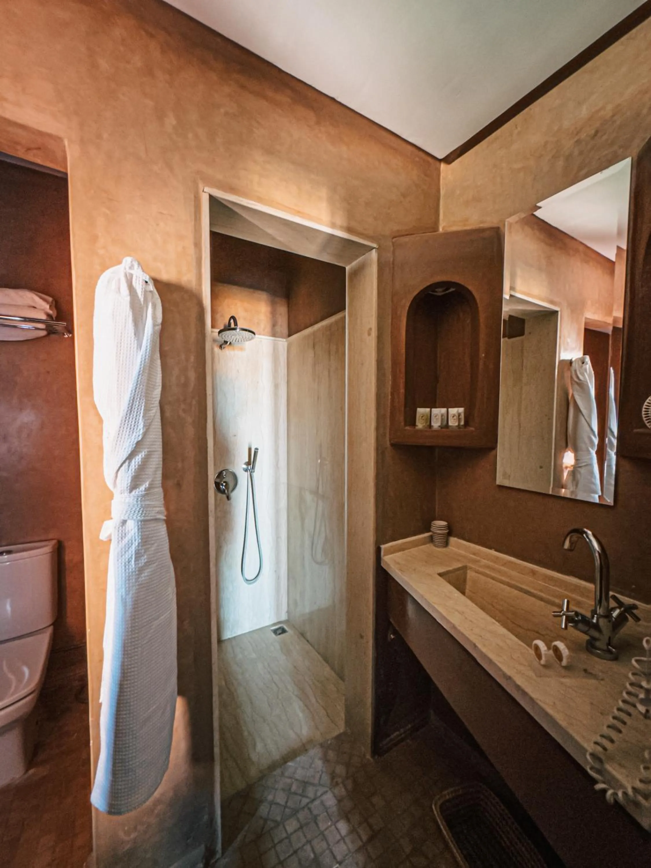 Shower in Kasbah Agounsane Hotel & Spa