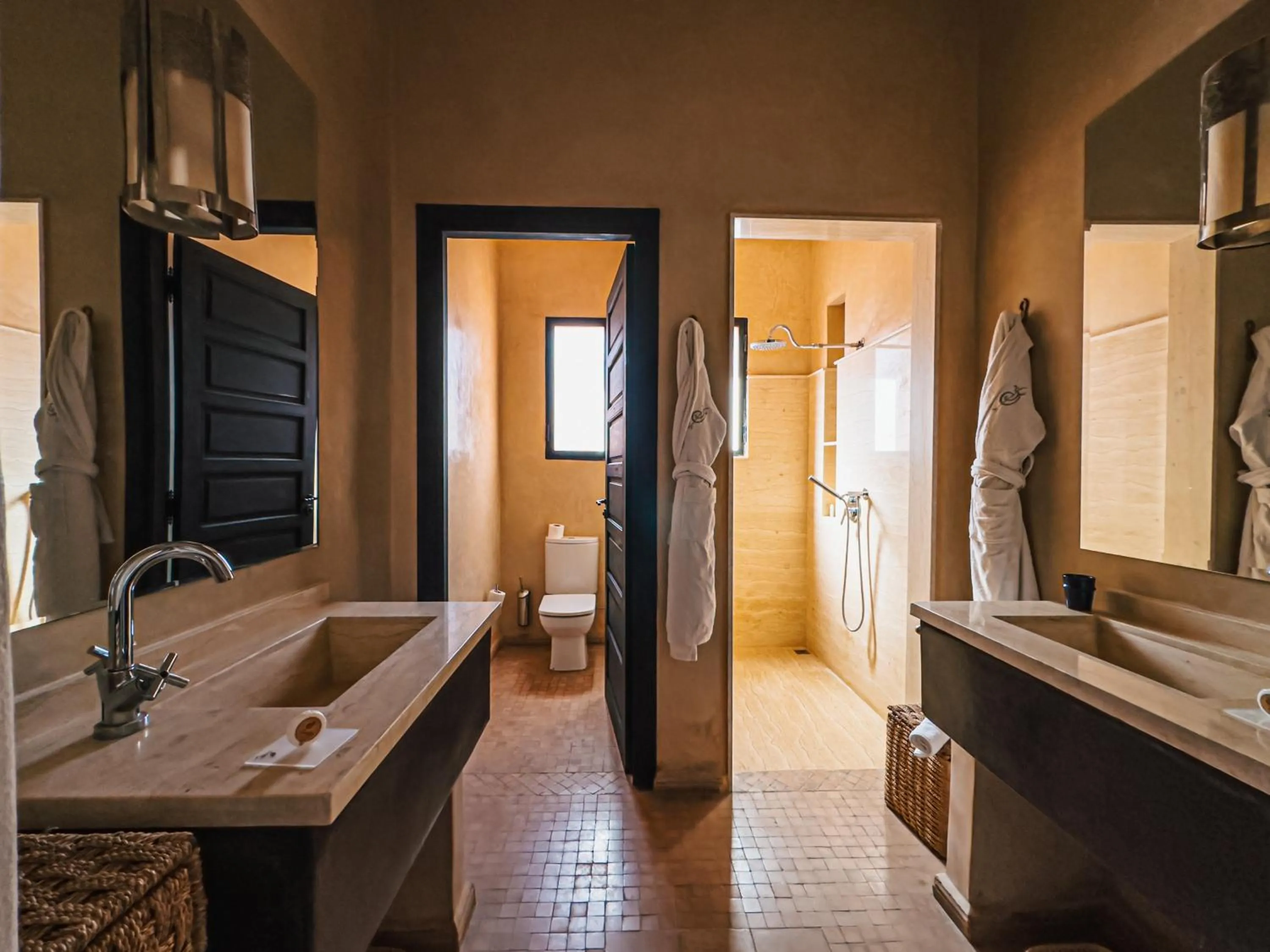 Bathroom, Bed in Kasbah Agounsane Hotel & Spa