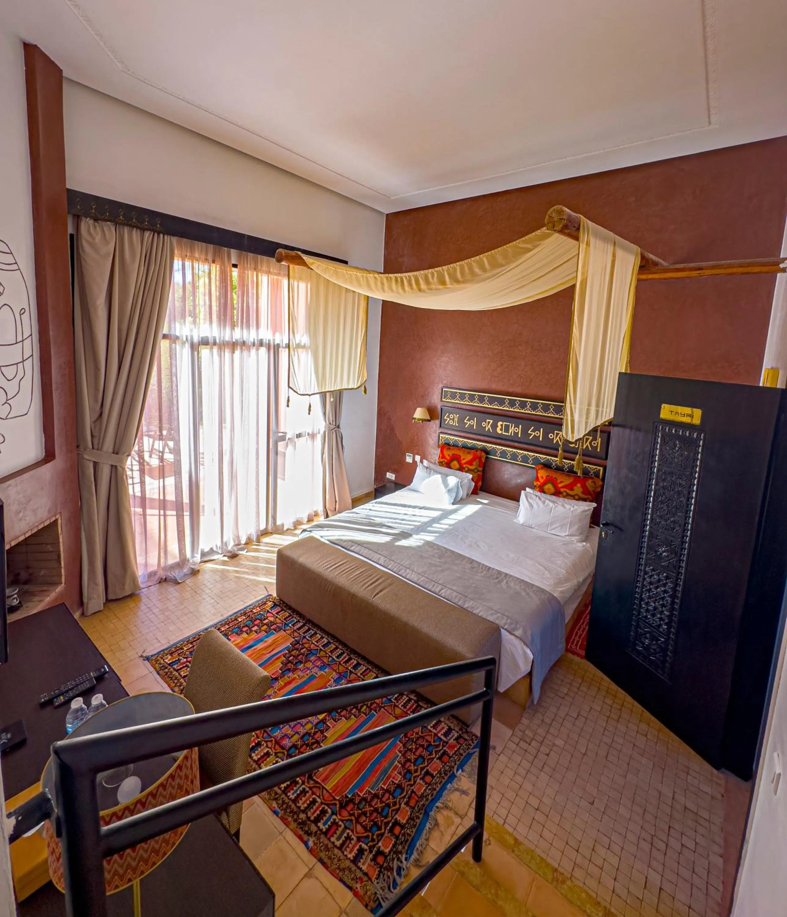 Bed in Kasbah Agounsane Hotel & Spa