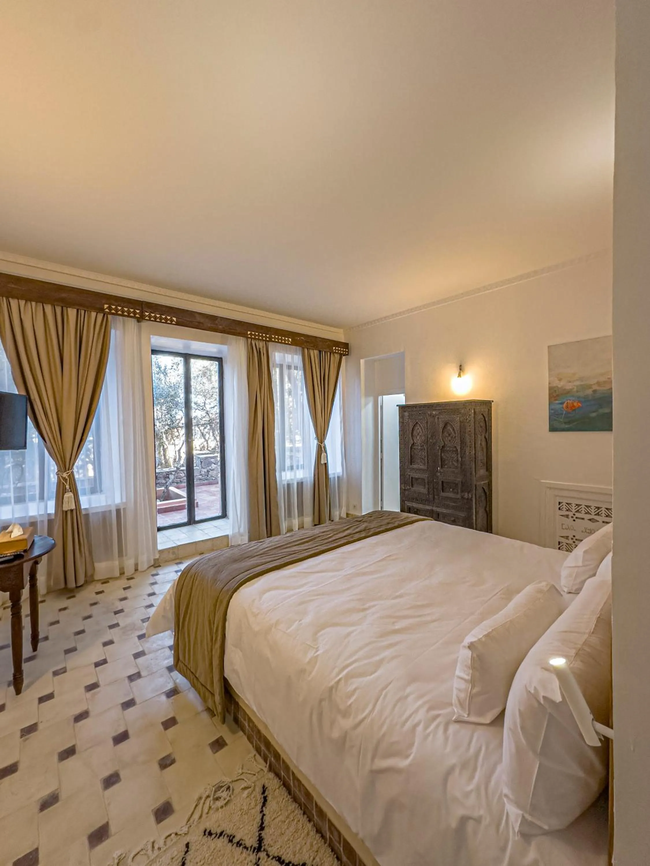 Photo of the whole room, Bed in Kasbah Agounsane Hotel & Spa