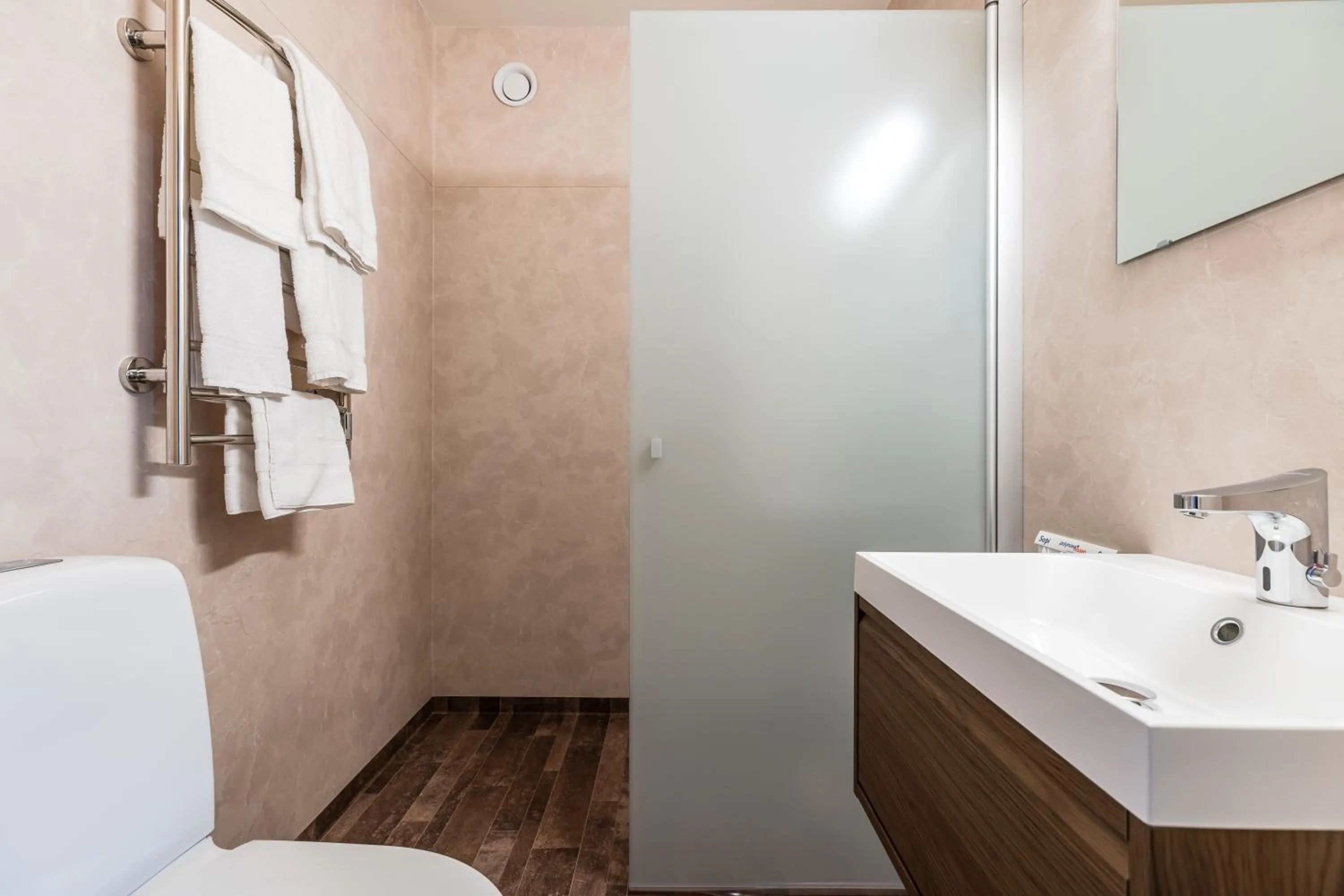 Bathroom in Hotell Kung Gösta by First