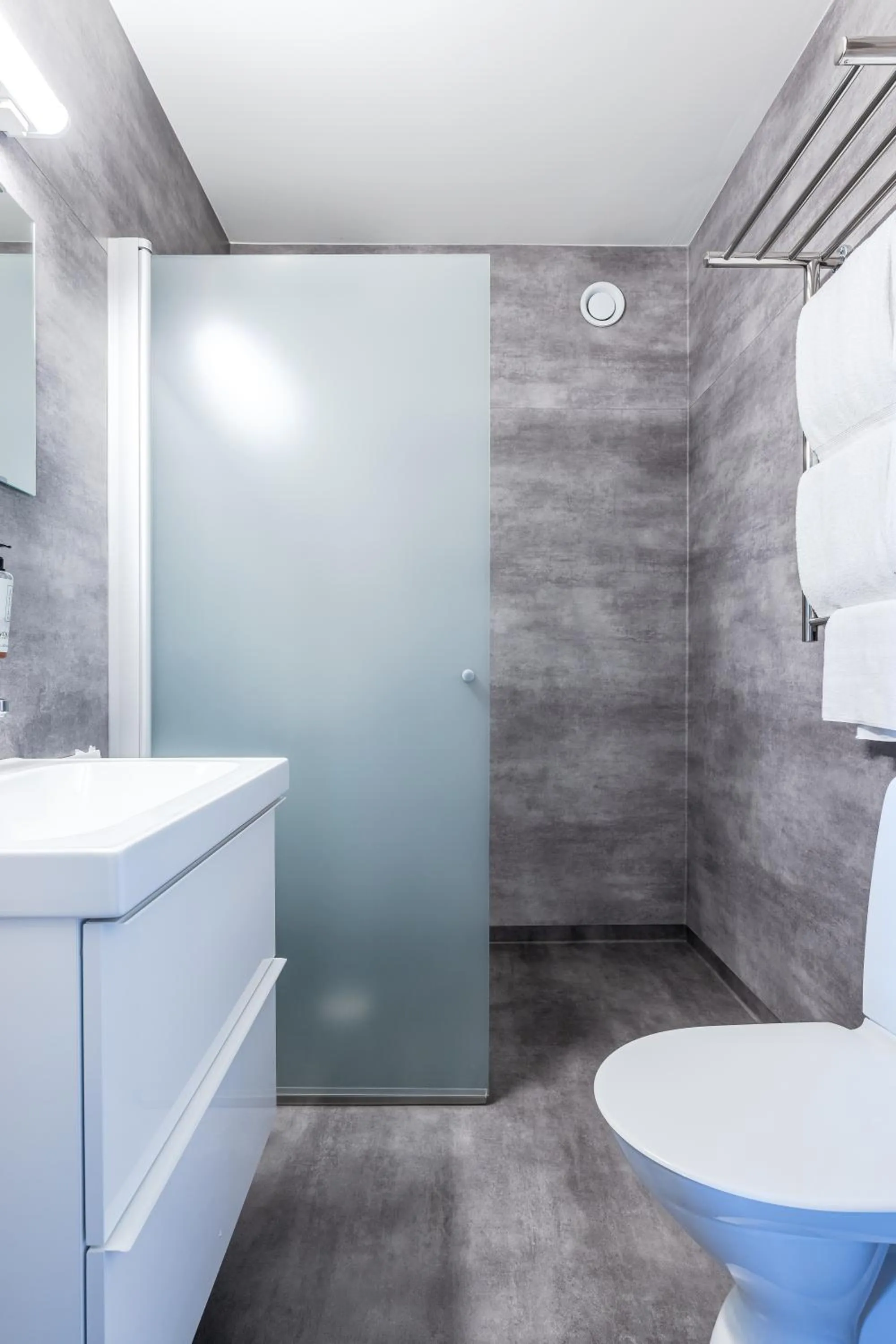 Bathroom in Hotell Kung Gösta by First