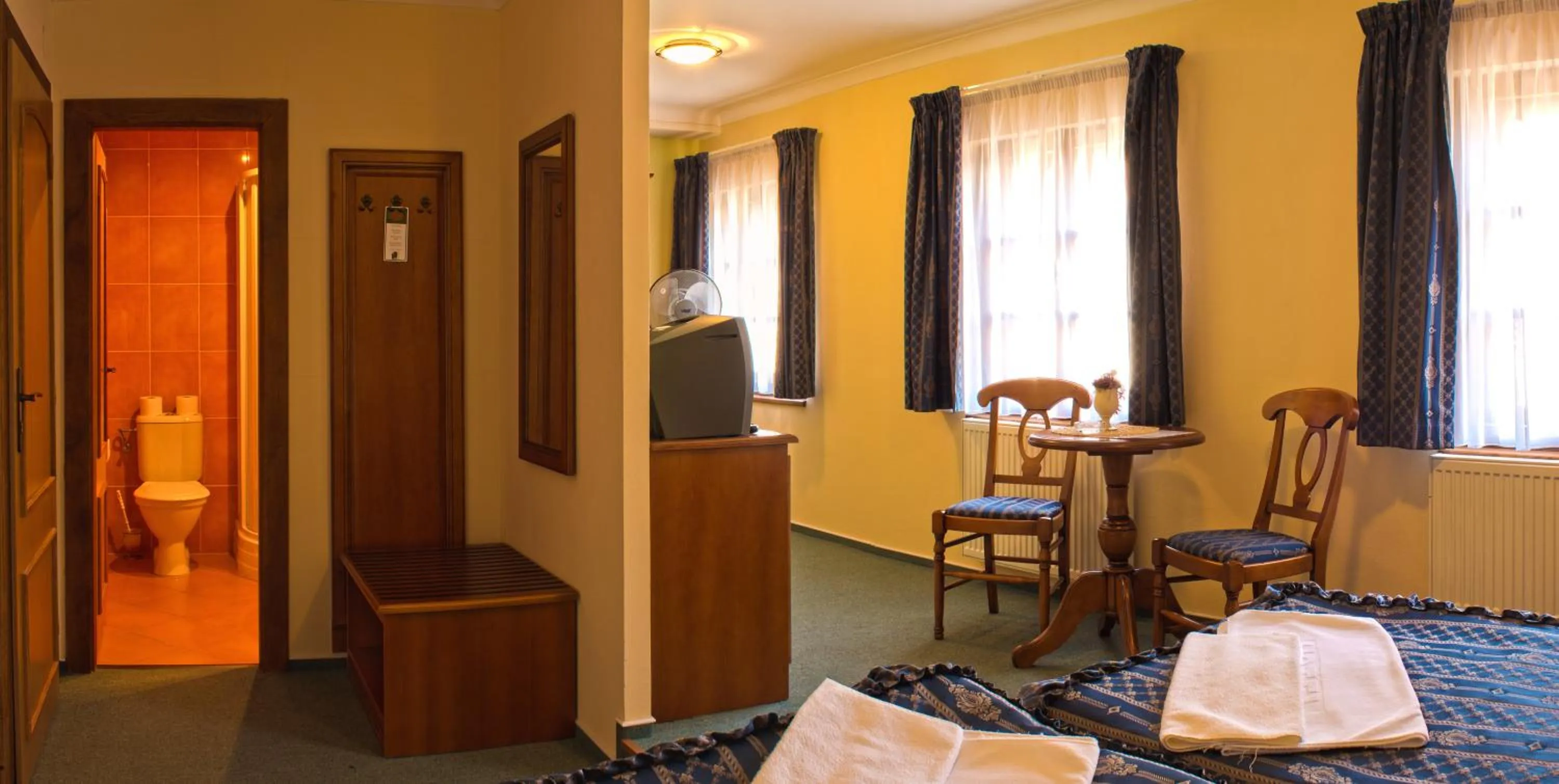 Toilet, Bed in Hotel Zlatá Stoupa