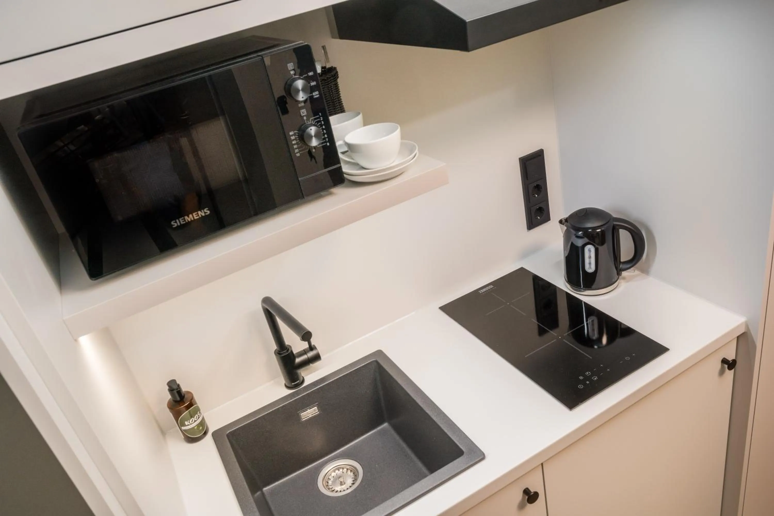 stove in KOOS Hotel&Apartments - City Aparthotel