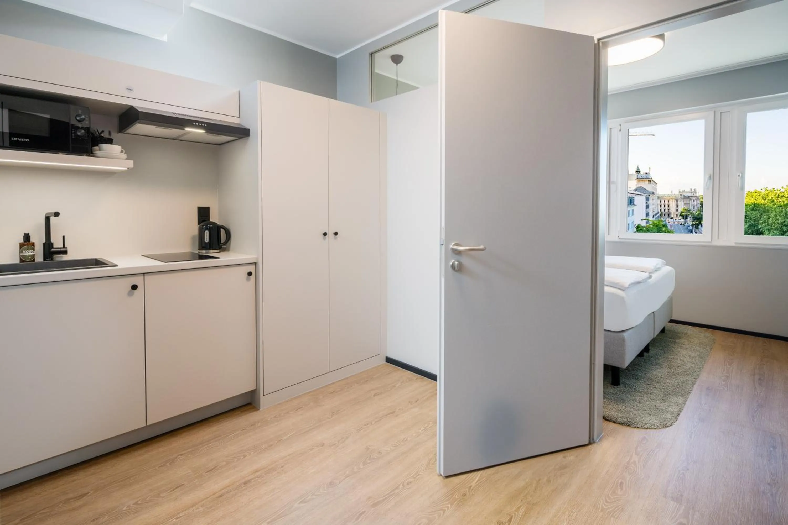 Living room, Bed in KOOS Hotel&Apartments - City Aparthotel