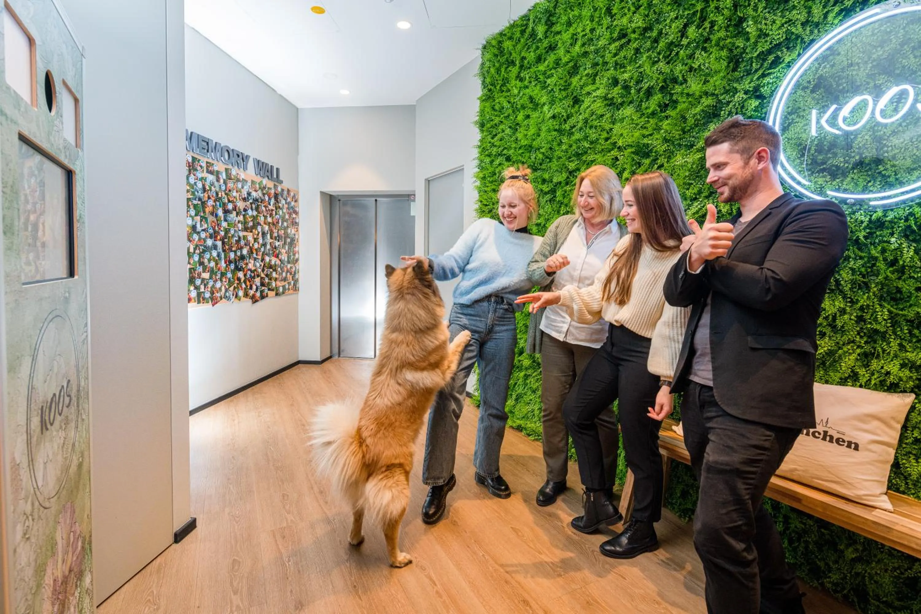 Lobby or reception in KOOS Hotel&Apartments - City Aparthotel