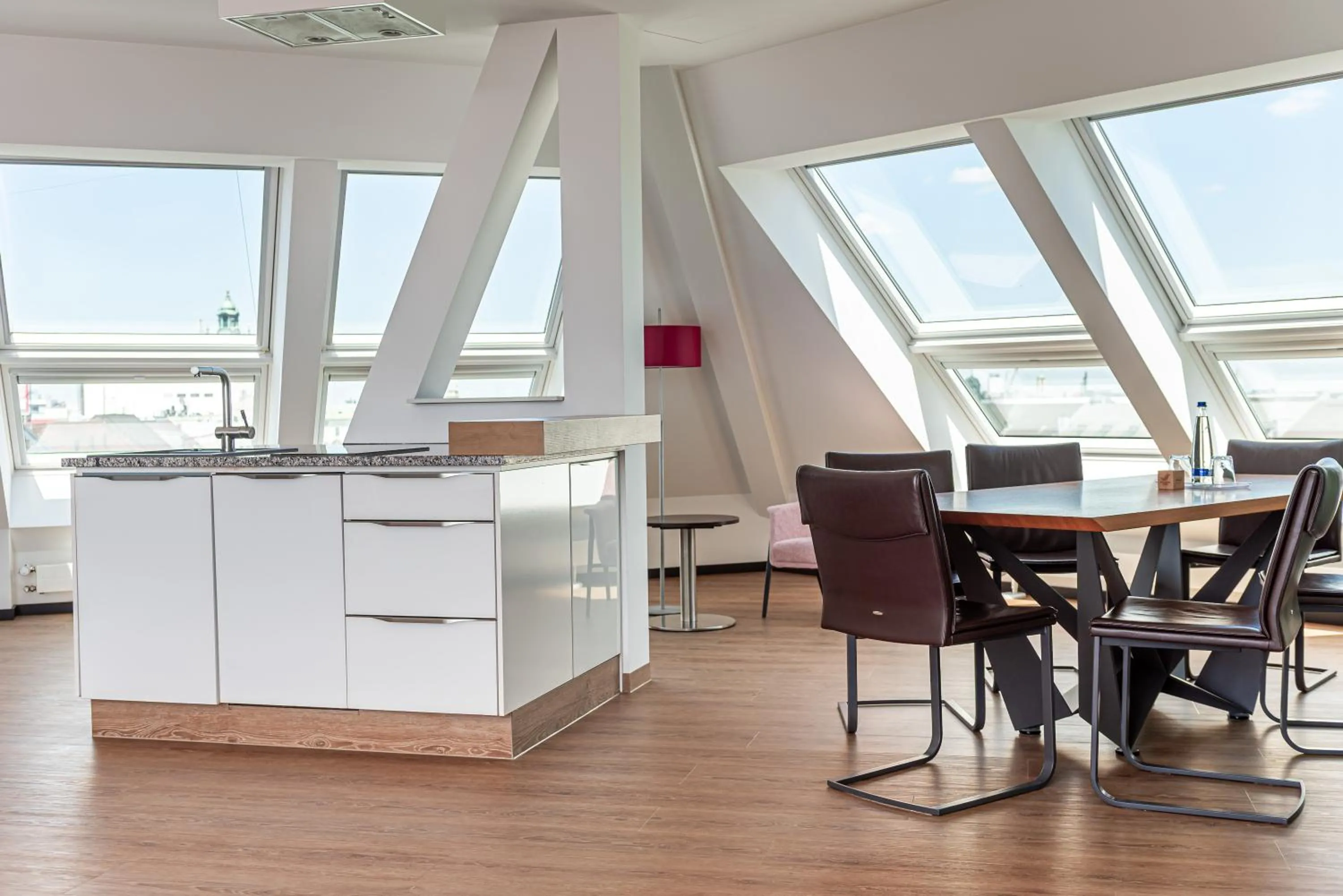 Dining area in KOOS Hotel&Apartments - City Aparthotel