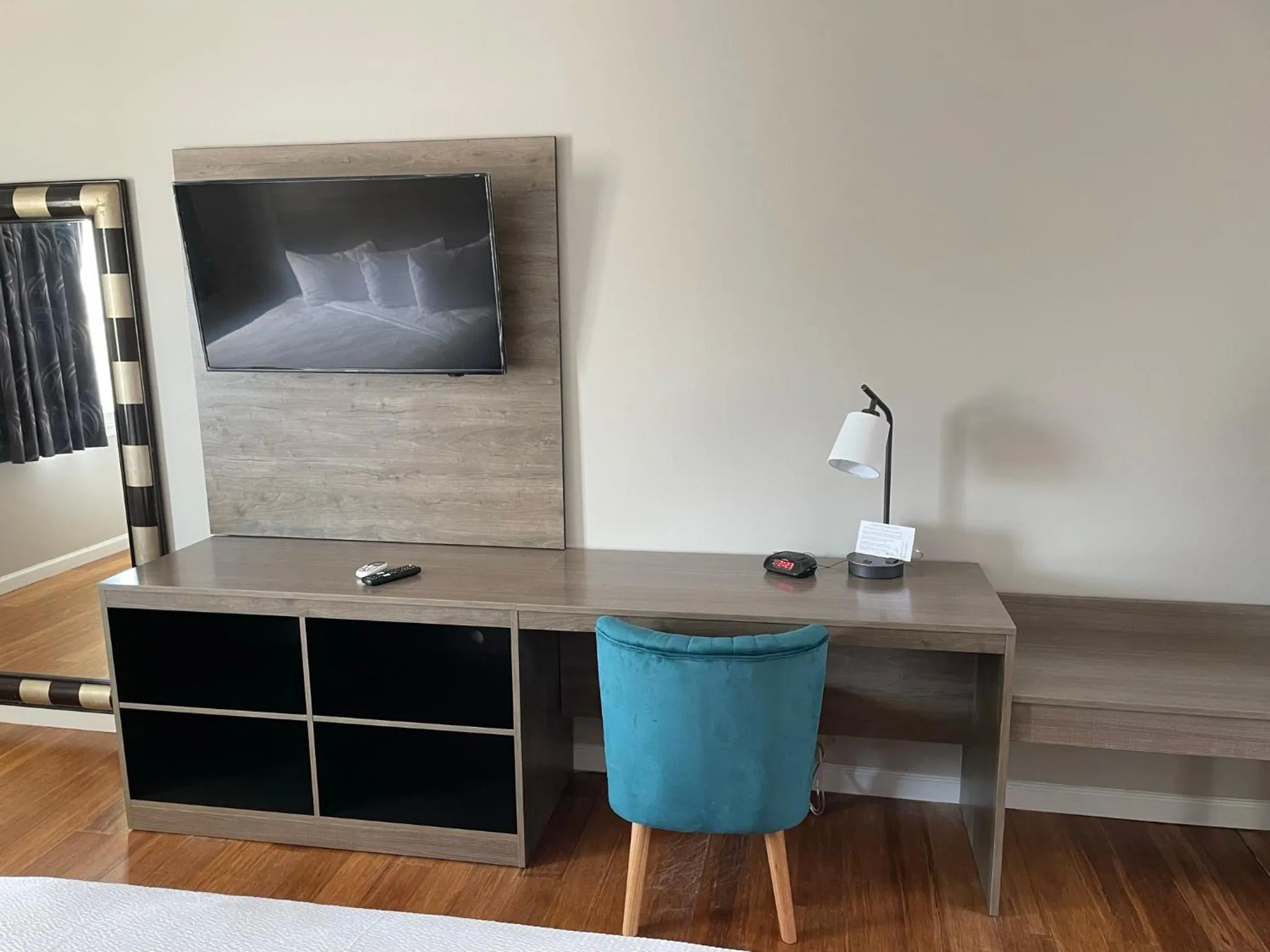 TV and multimedia in Kings Arms Motel