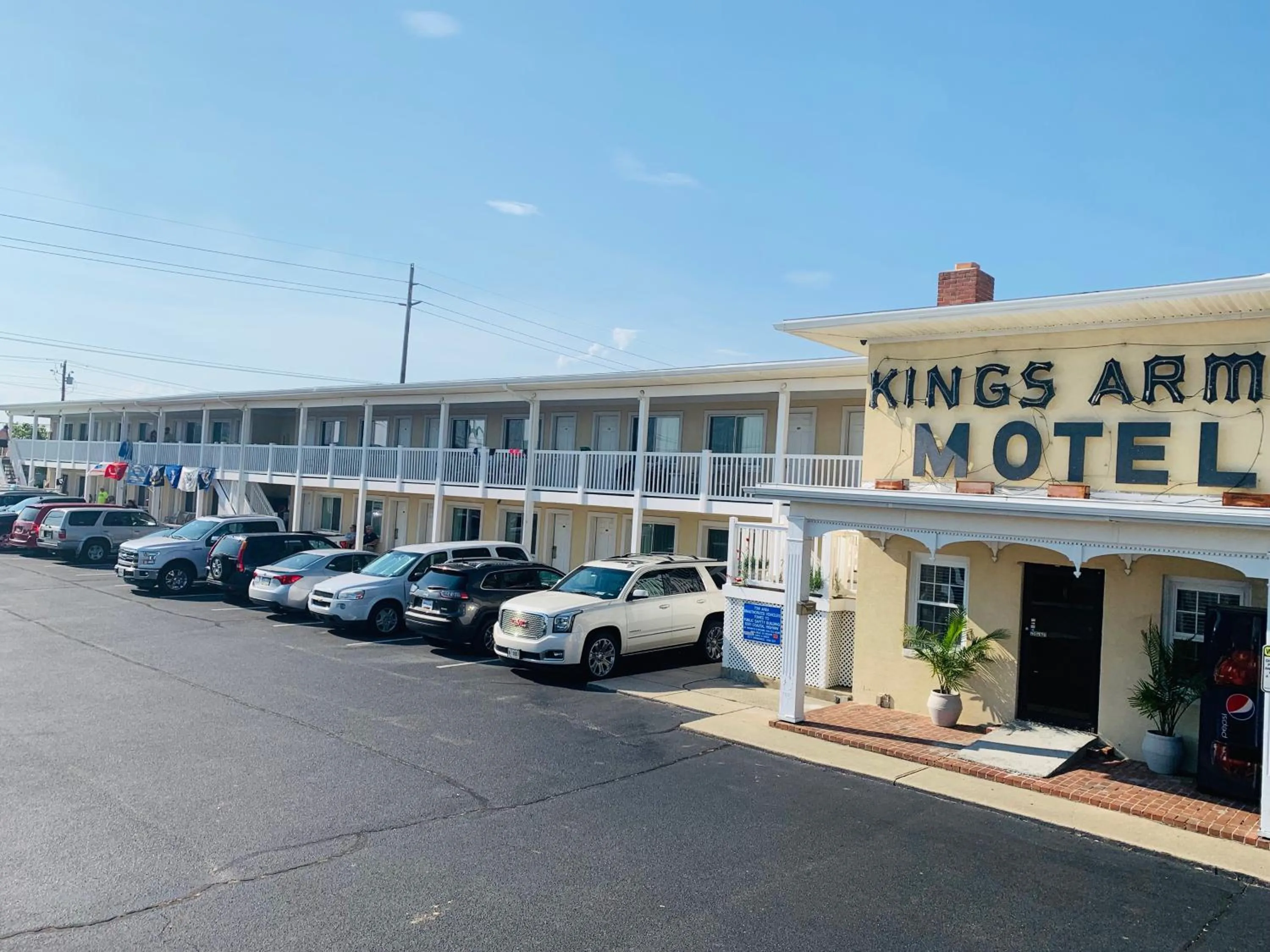 Facade/entrance in Kings Arms Motel