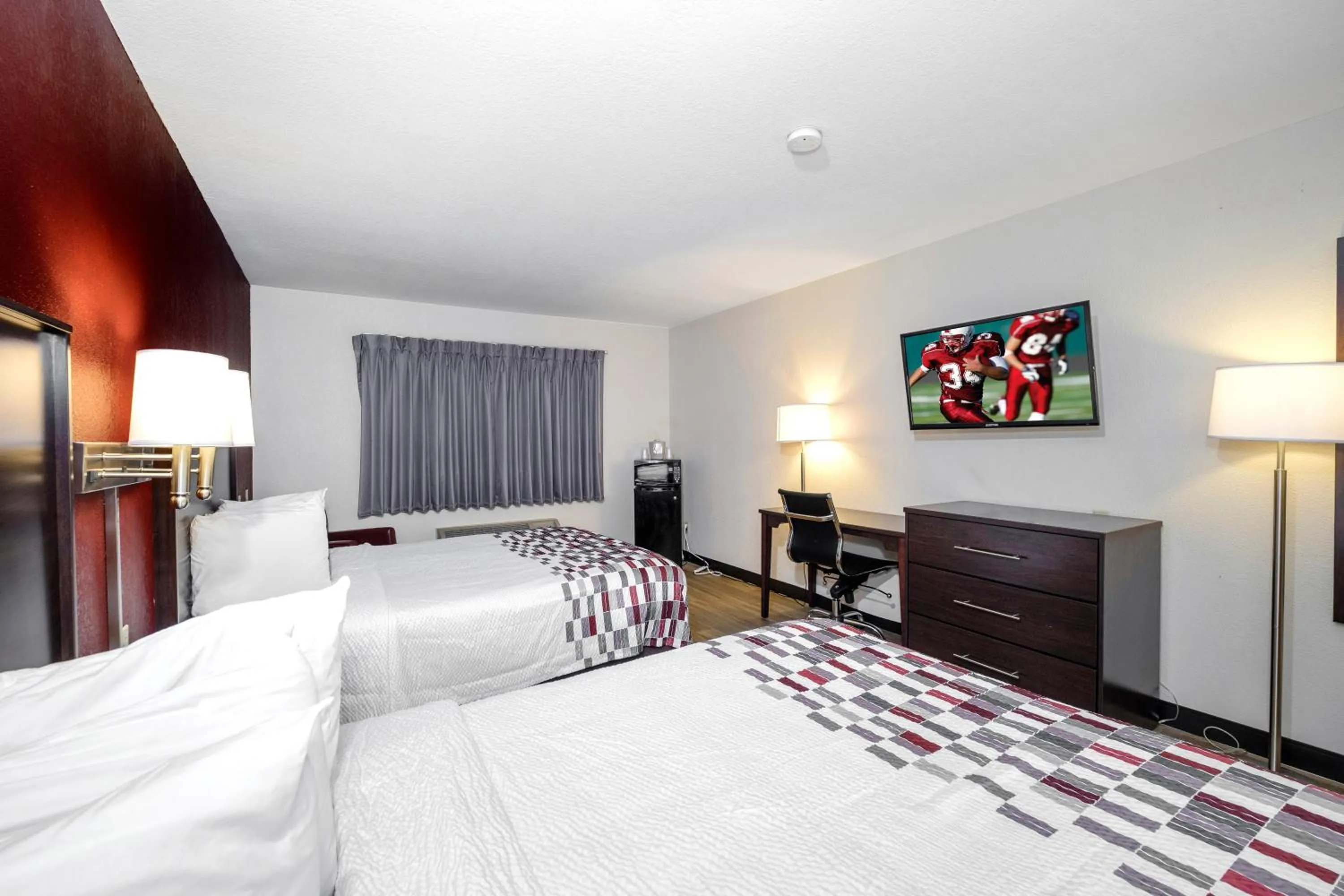 Photo of the whole room, Bed in Holtoninnandsuites