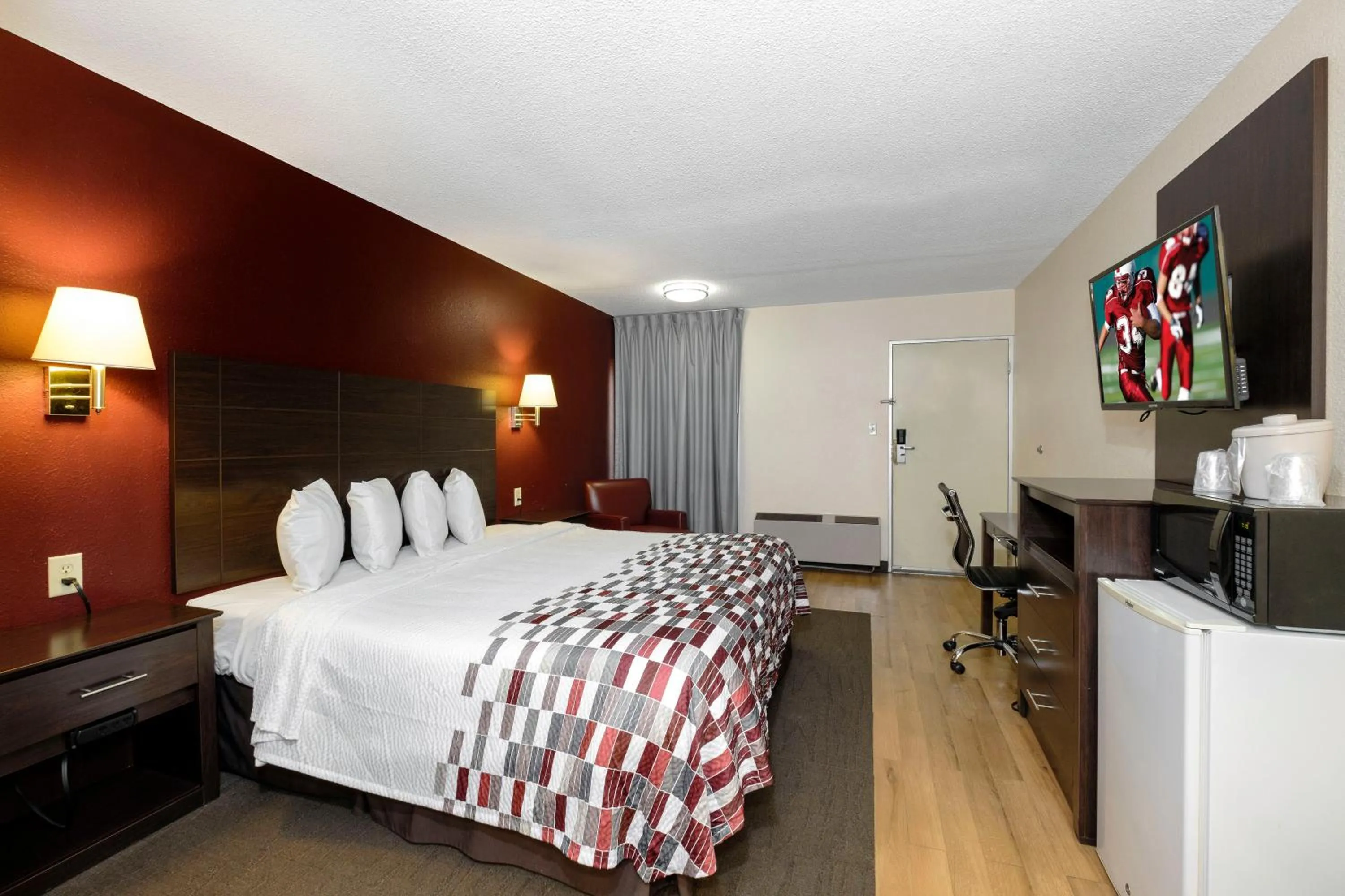 Photo of the whole room, Bed in Holtoninnandsuites