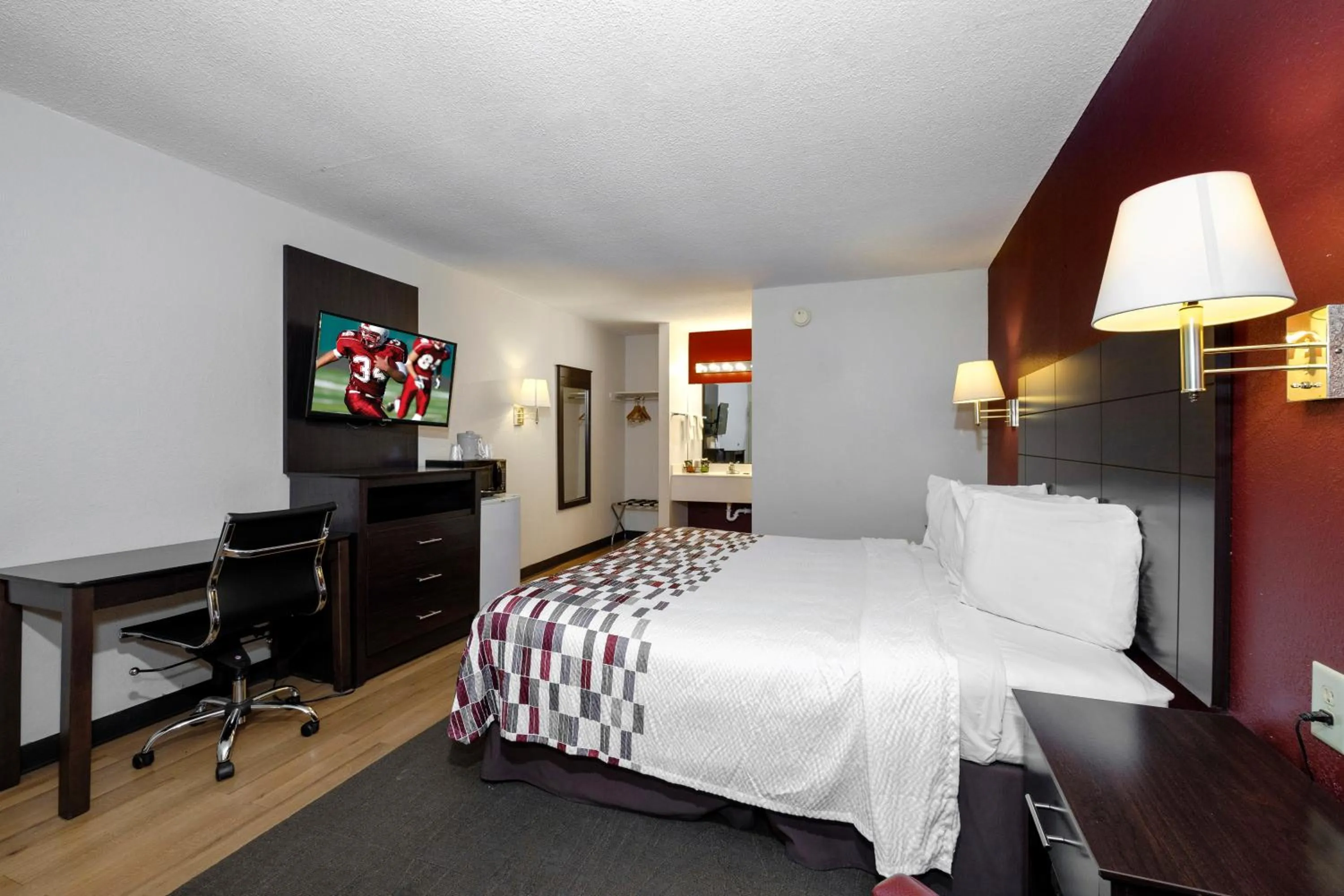 Photo of the whole room, Bed in Holtoninnandsuites