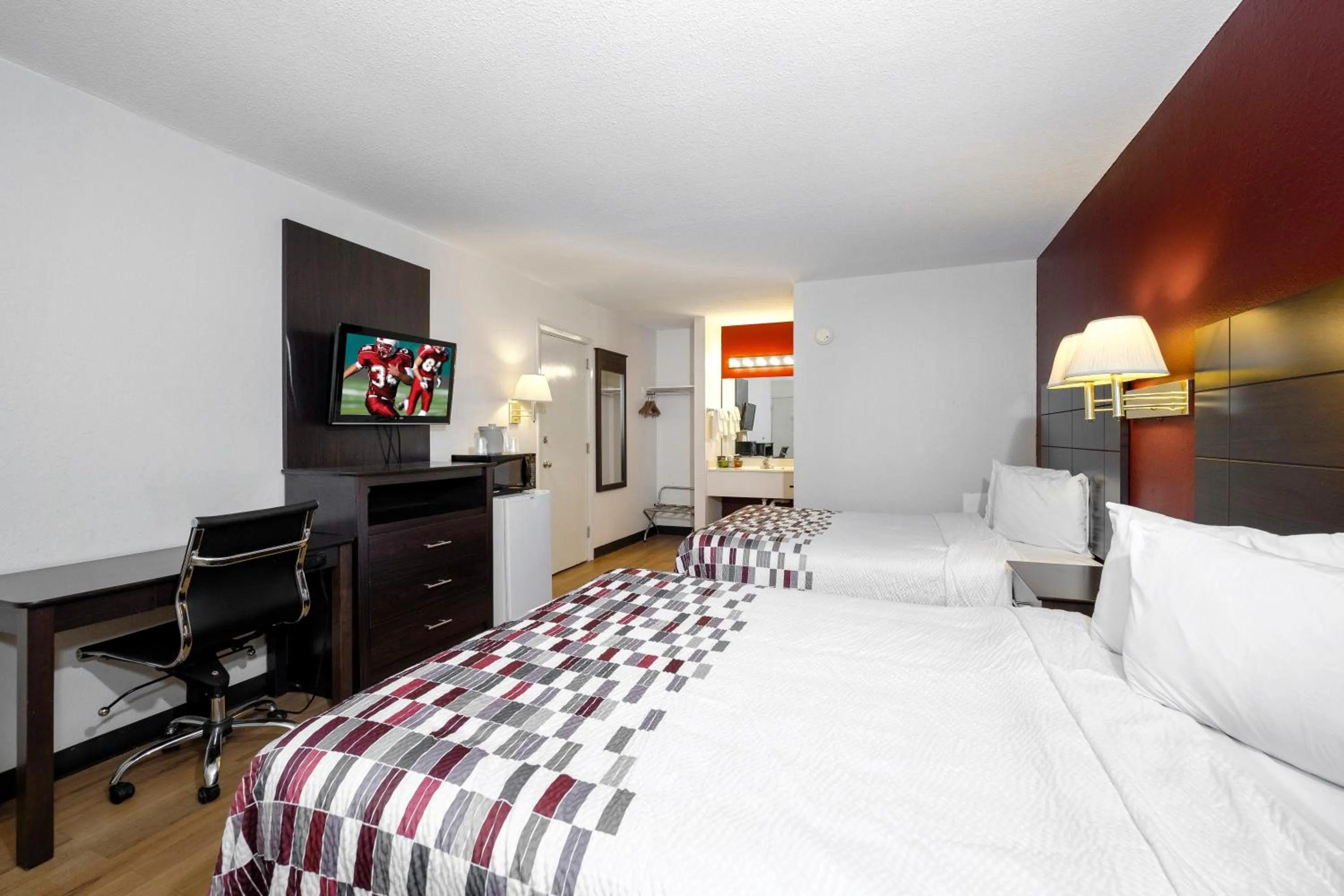 Photo of the whole room, Bed in Holtoninnandsuites