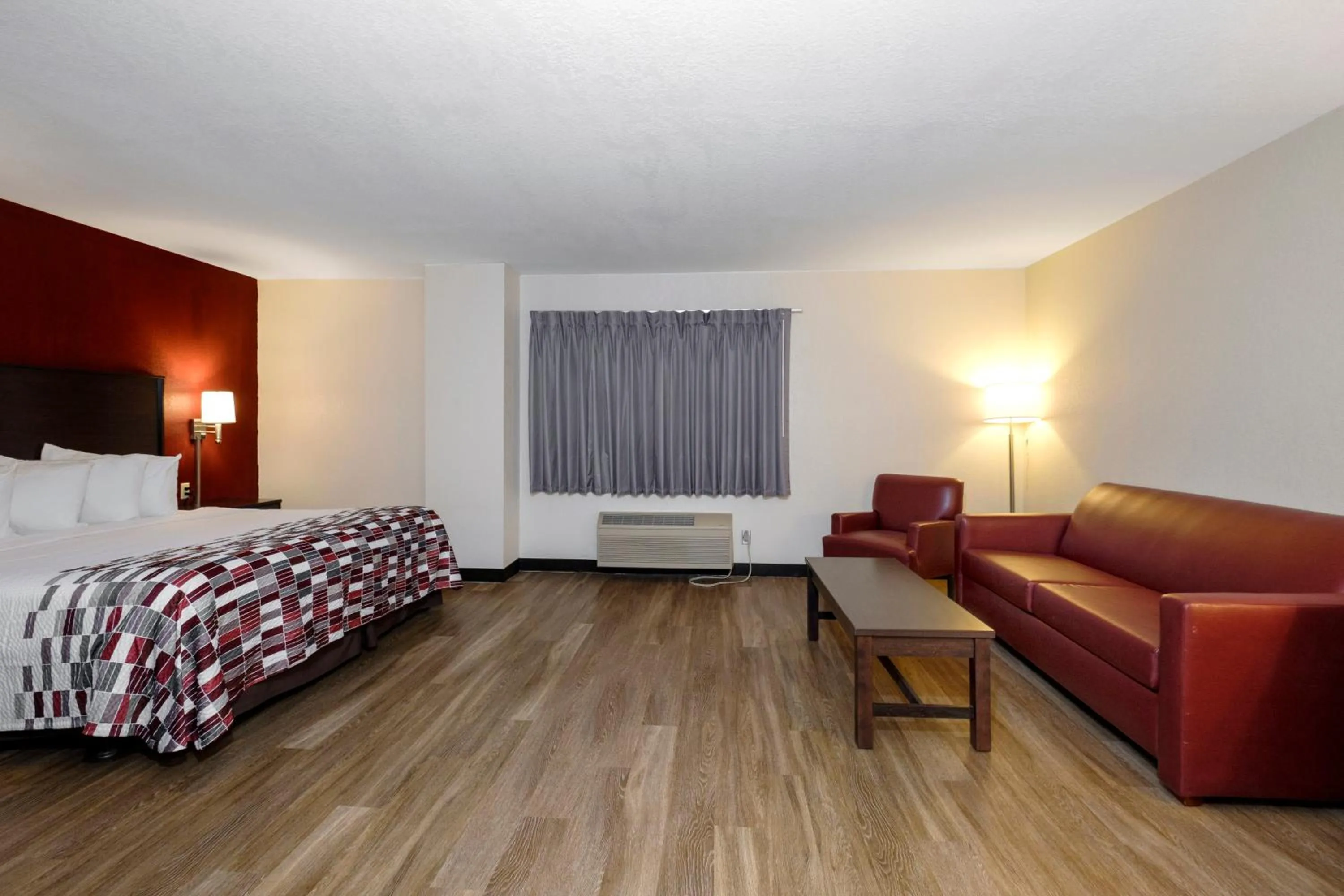 Bedroom, Bed in Holtoninnandsuites