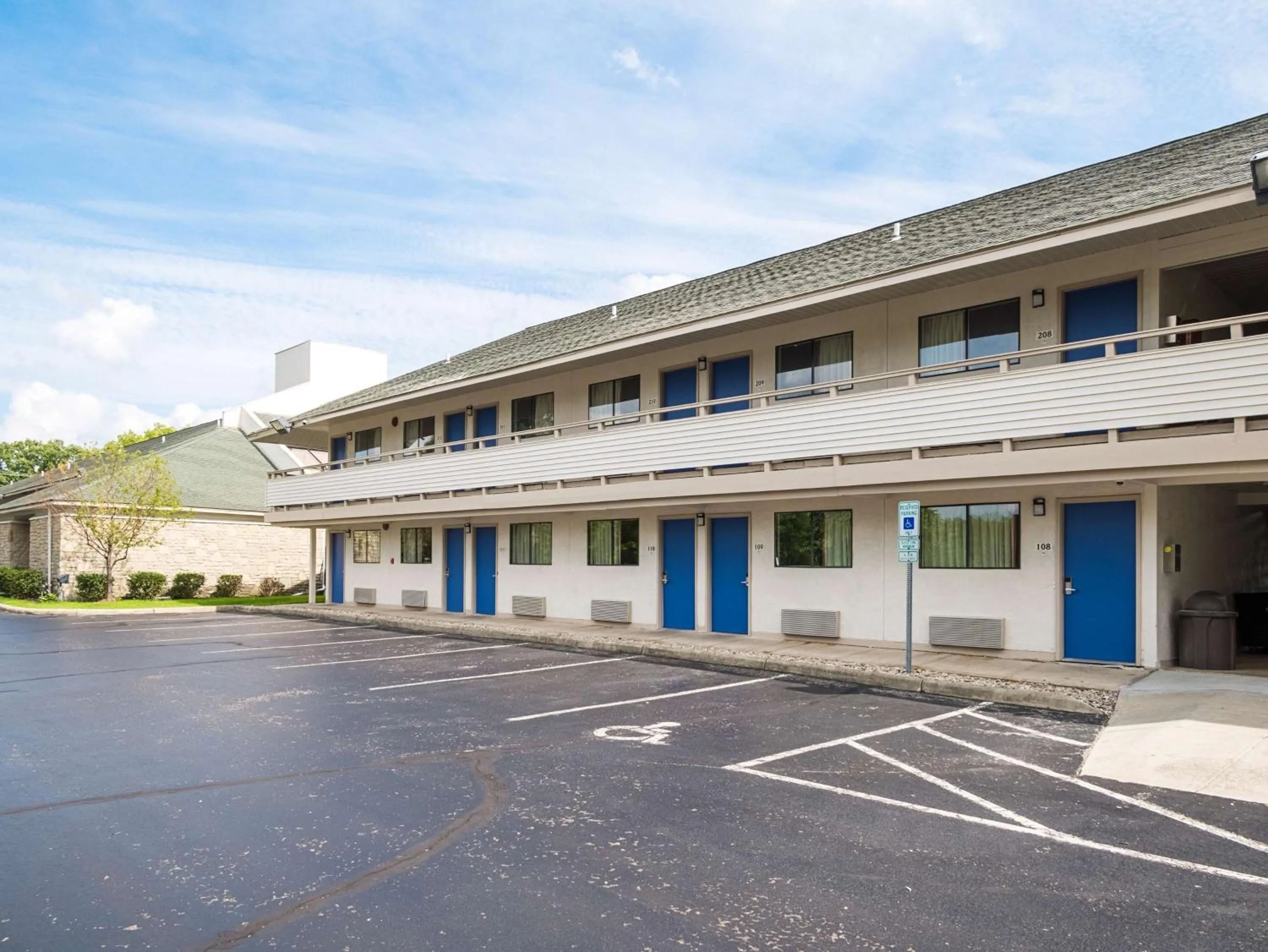 Property building in Motel 6-Columbus, OH - OSU