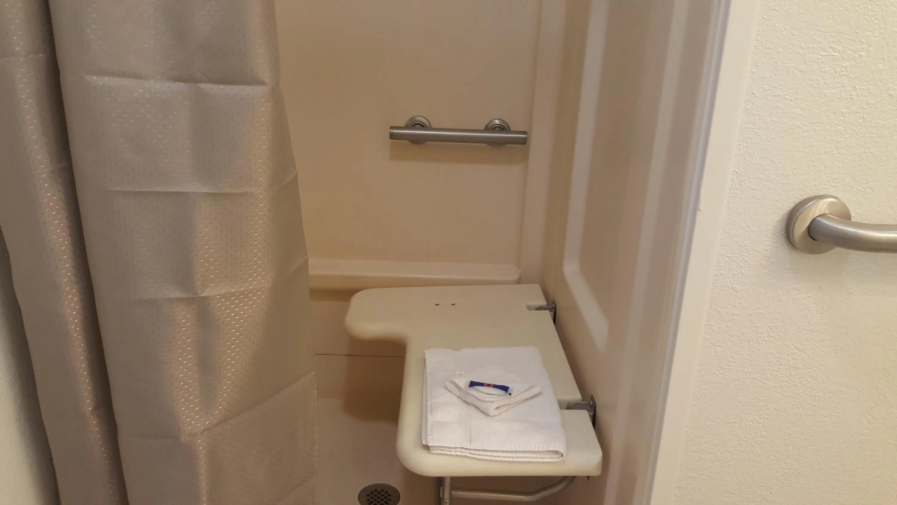 Bathroom in Motel 6-Columbus, OH - OSU