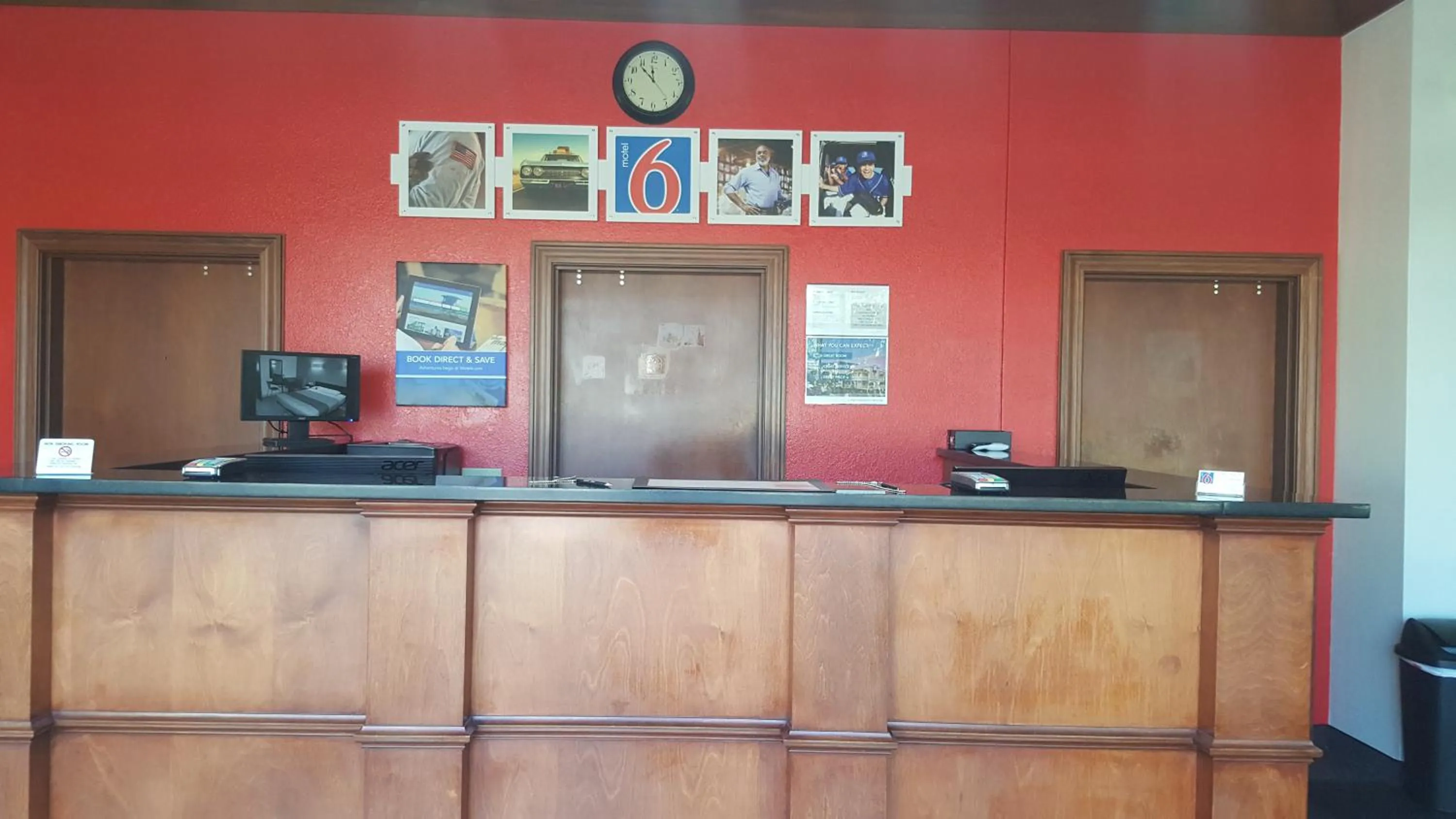 Lobby or reception in Motel 6-Columbus, OH - OSU