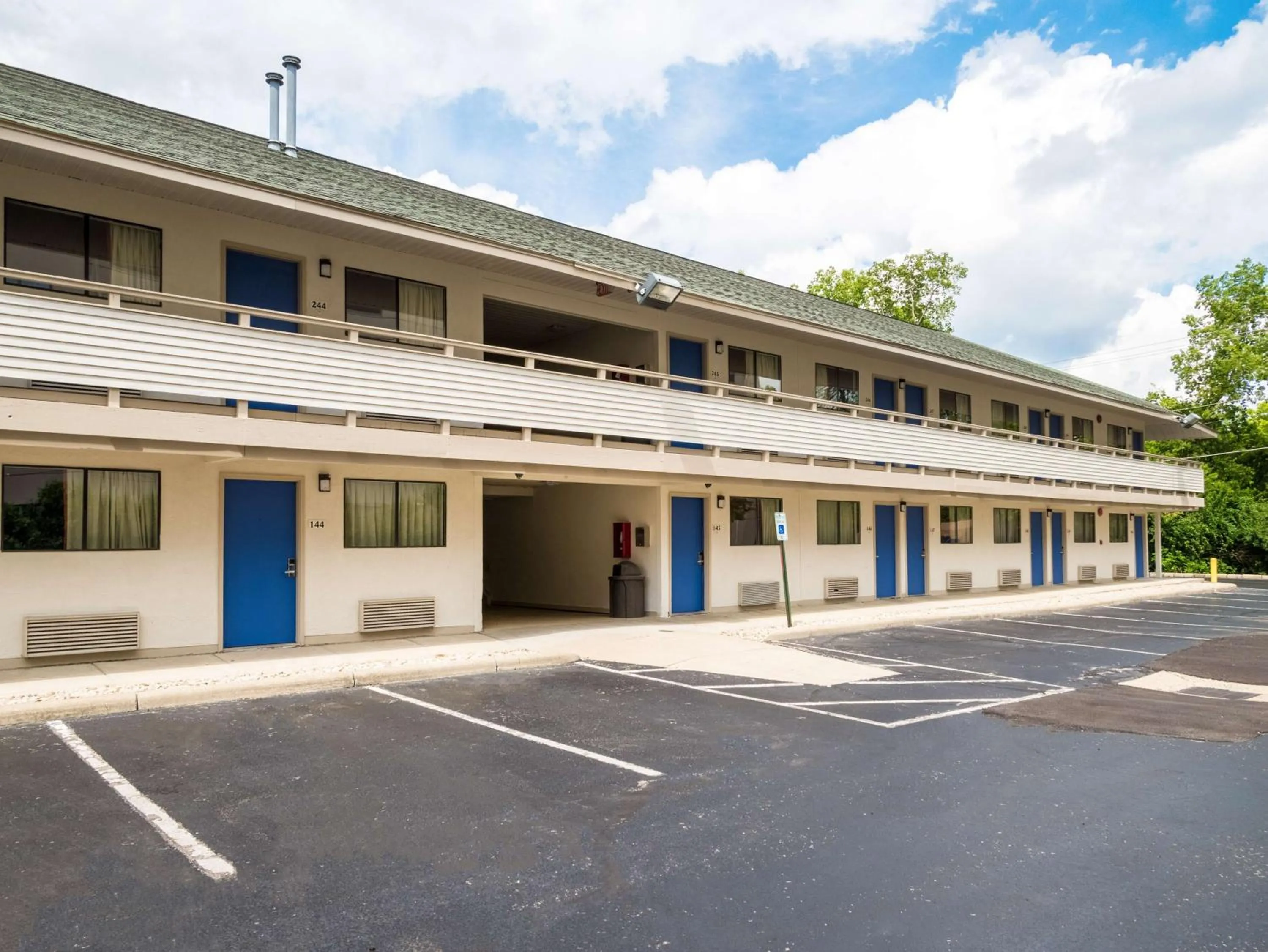 Property building in Motel 6-Columbus, OH - OSU