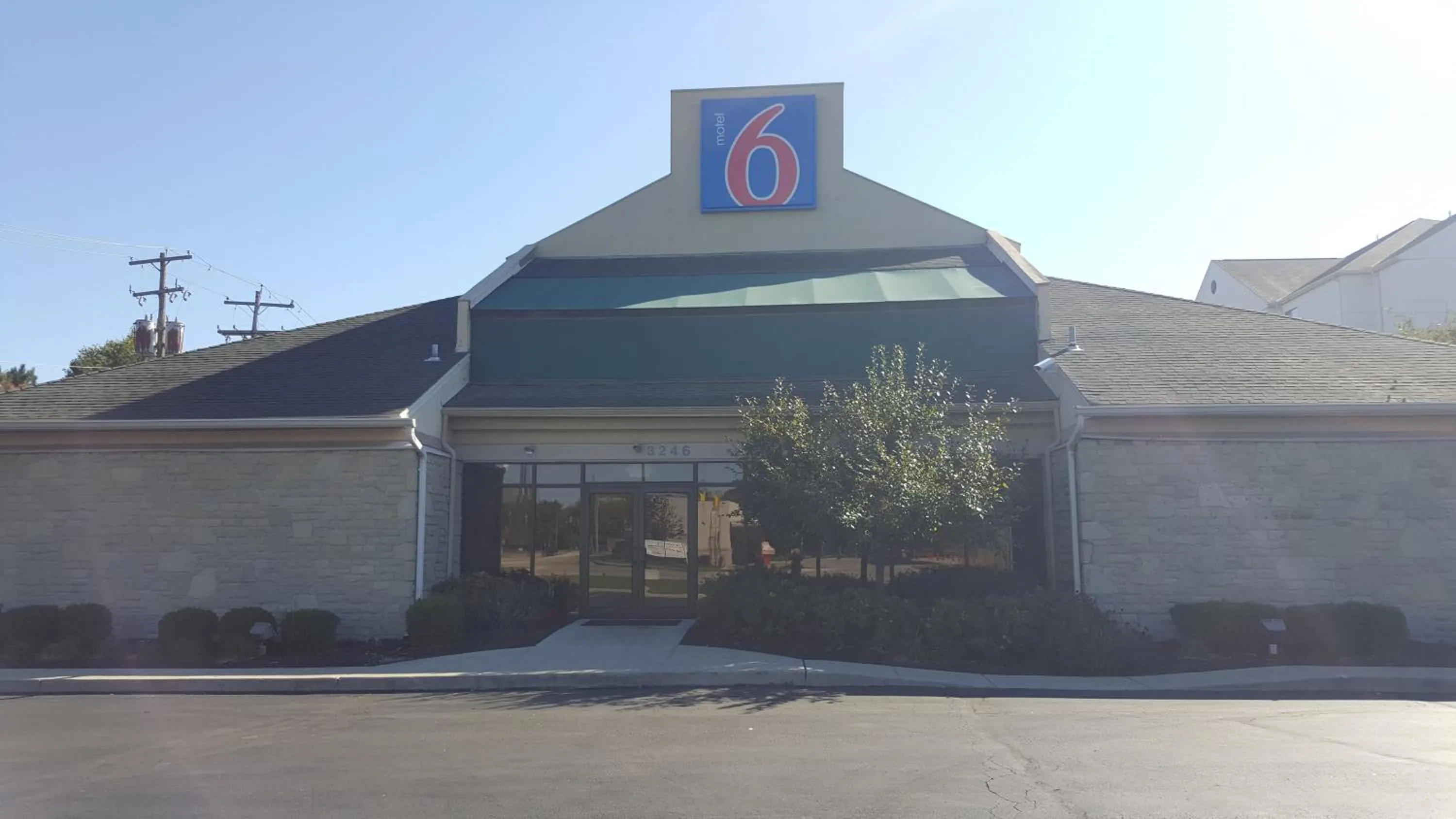Property building in Motel 6-Columbus, OH - OSU