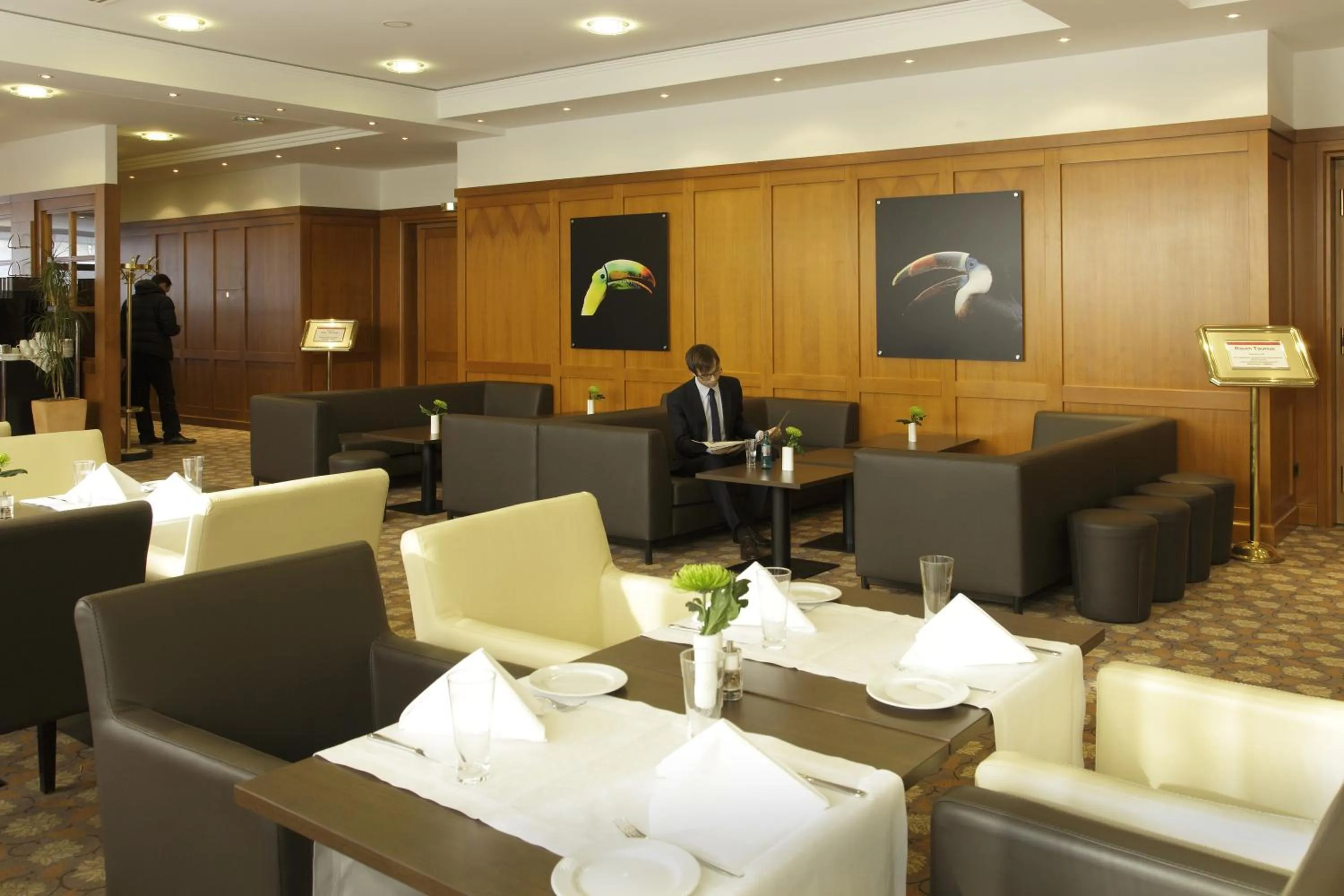 Restaurant/places to eat in SOALTEE Hotel by Trip Inn Frankfurt Messe Tagungshotel