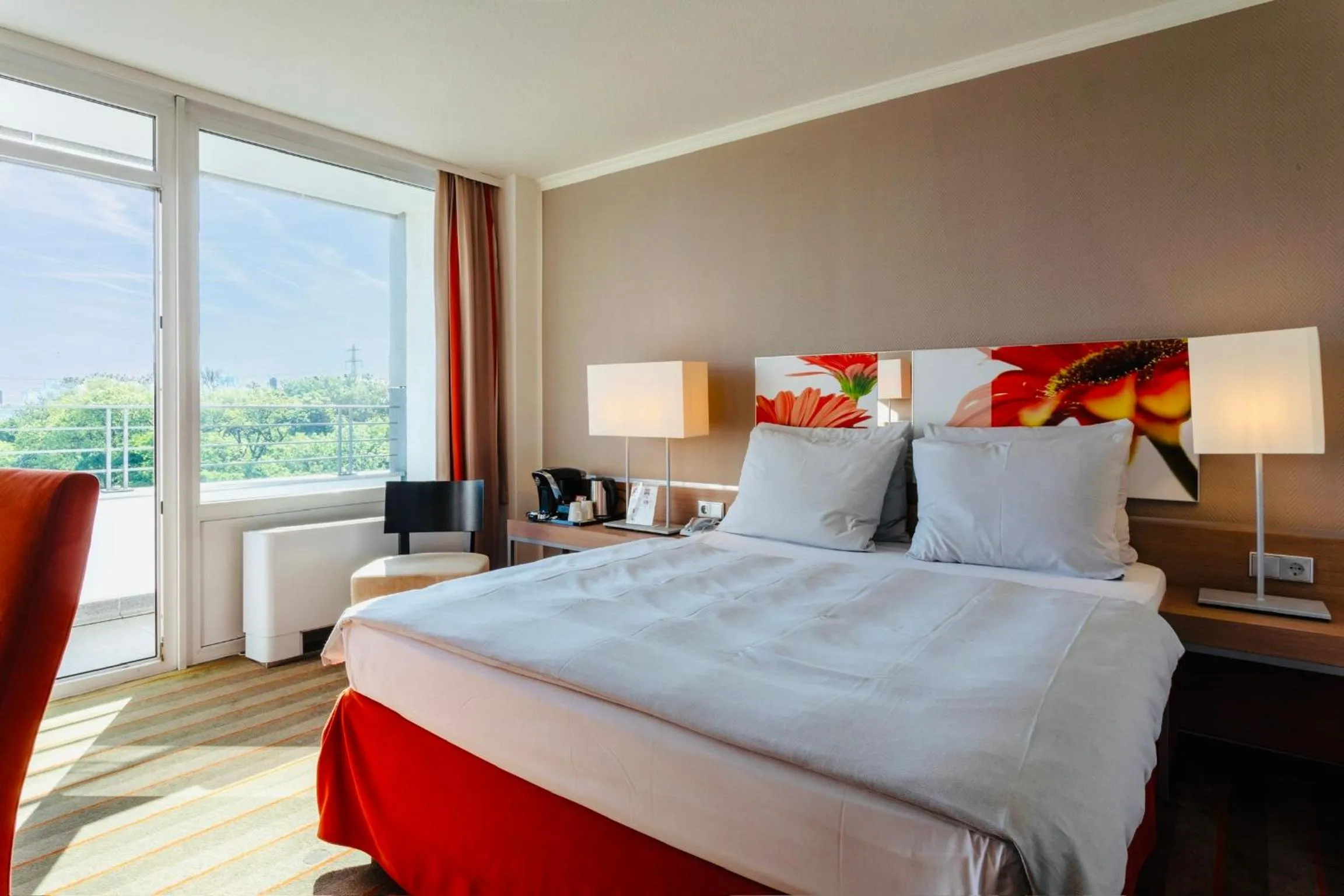 Bedroom, Bed in SOALTEE Hotel by Trip Inn Frankfurt Messe Tagungshotel