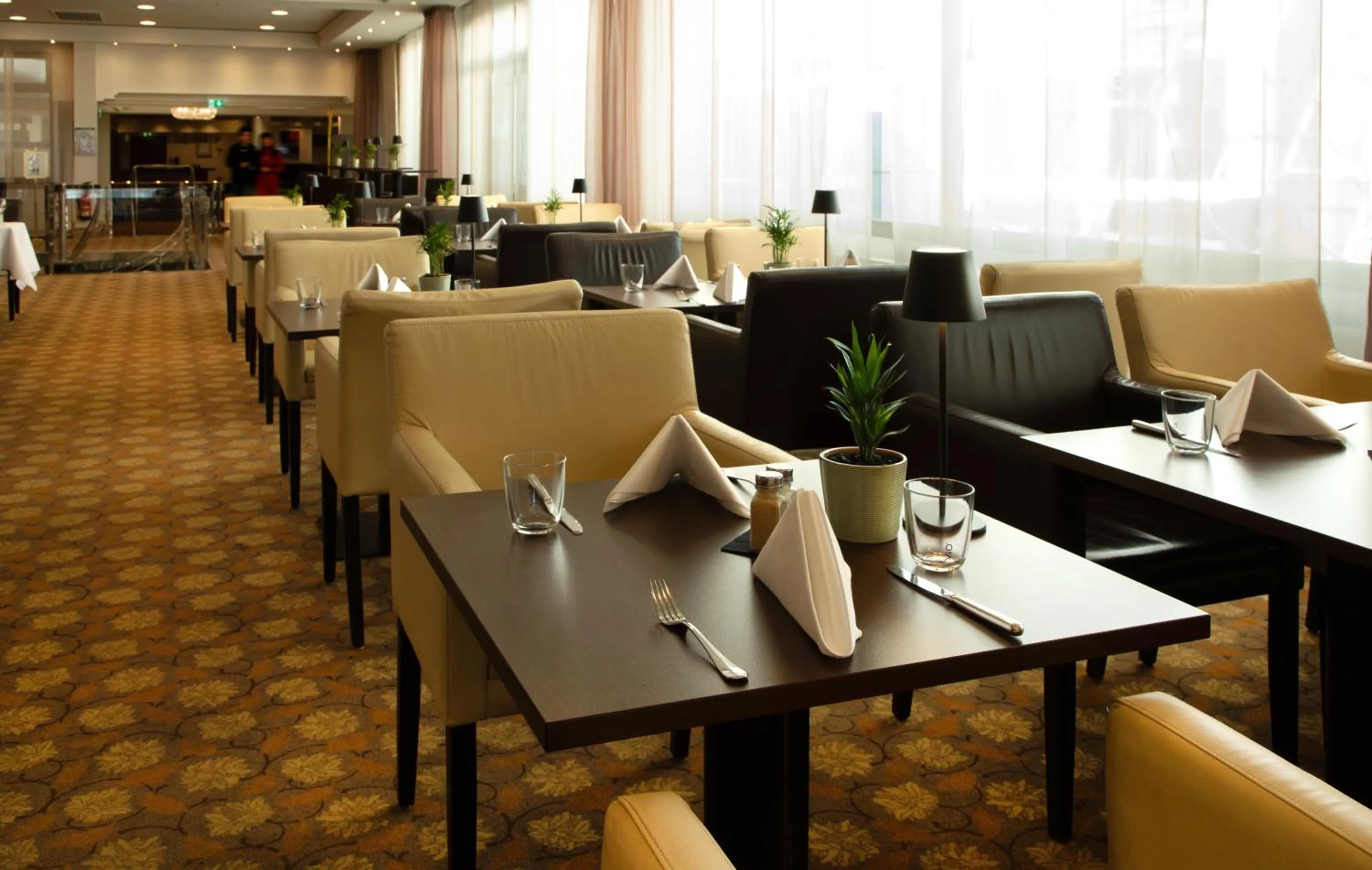 Restaurant/places to eat in SOALTEE Hotel by Trip Inn Frankfurt Messe Tagungshotel
