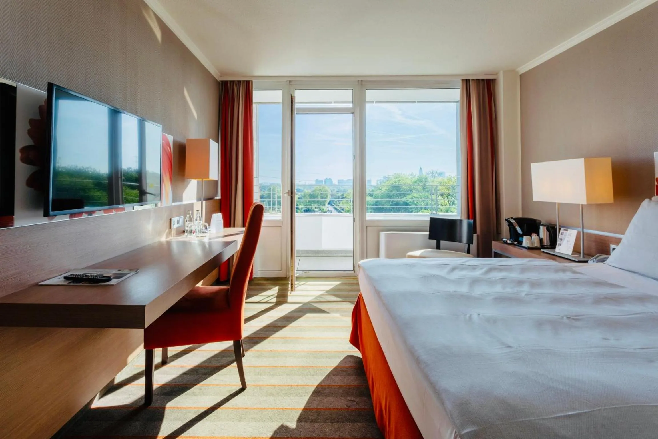 Bed in SOALTEE Hotel by Trip Inn Frankfurt Messe Tagungshotel