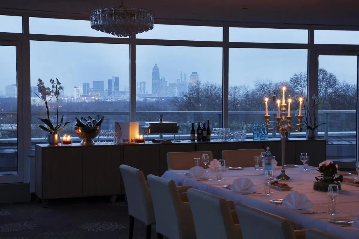 Restaurant/places to eat in SOALTEE Hotel by Trip Inn Frankfurt Messe Tagungshotel