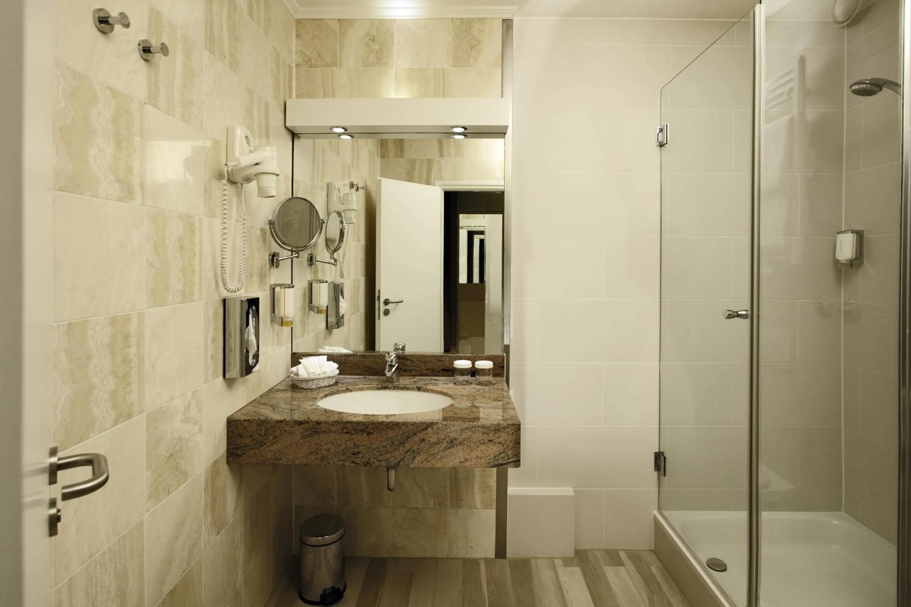 SOALTEE Hotel by Trip Inn Frankfurt Messe Tagungshotel