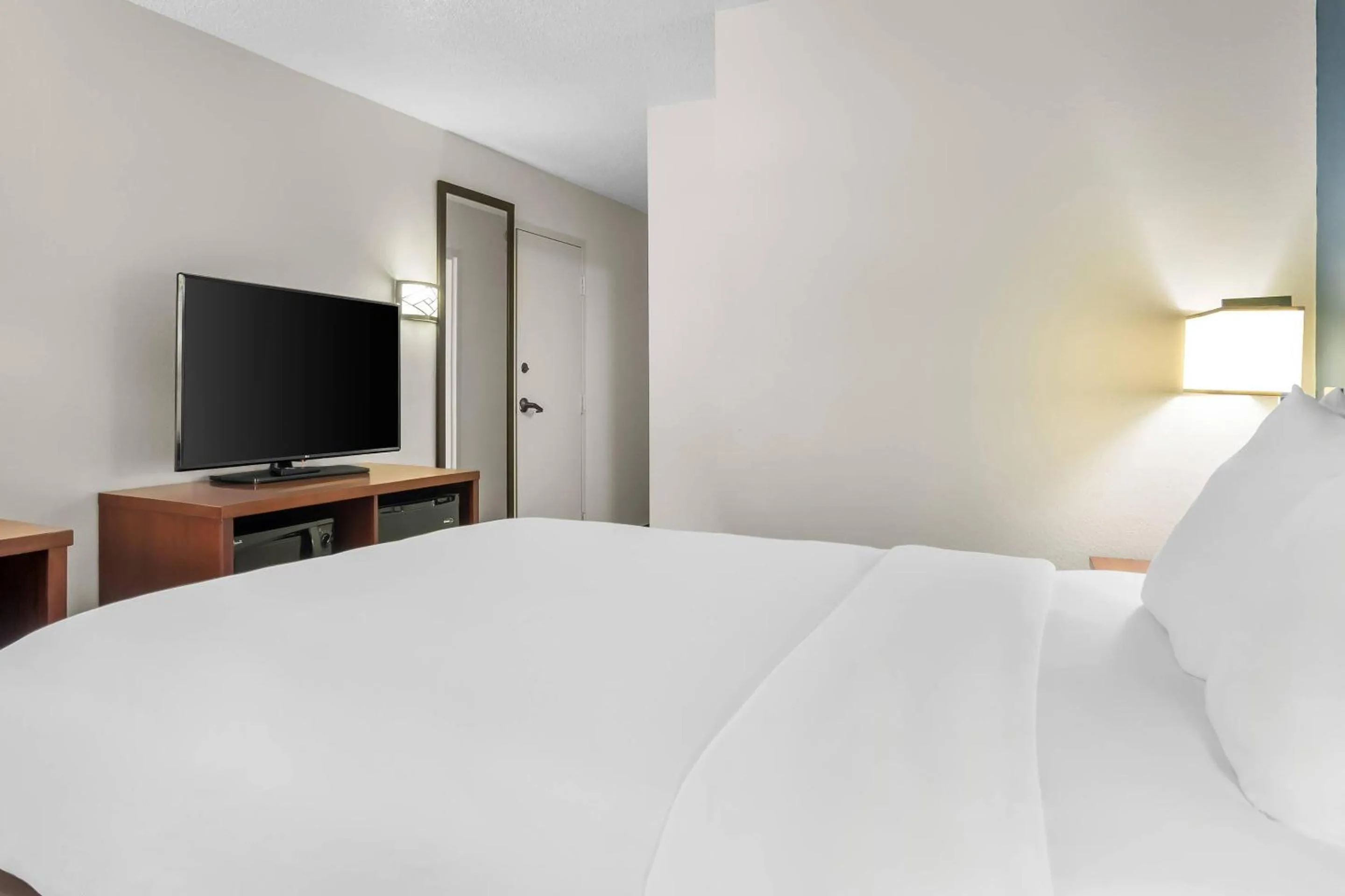 Bedroom, Bed in Comfort Inn Greenville - Haywood Mall