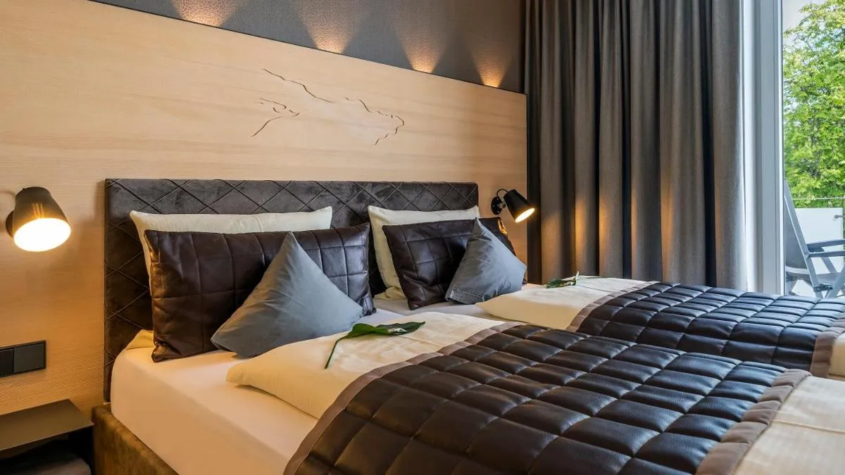 Photo of the whole room, Bed in Boutiquehotel zur Winzerstube - Adults Only