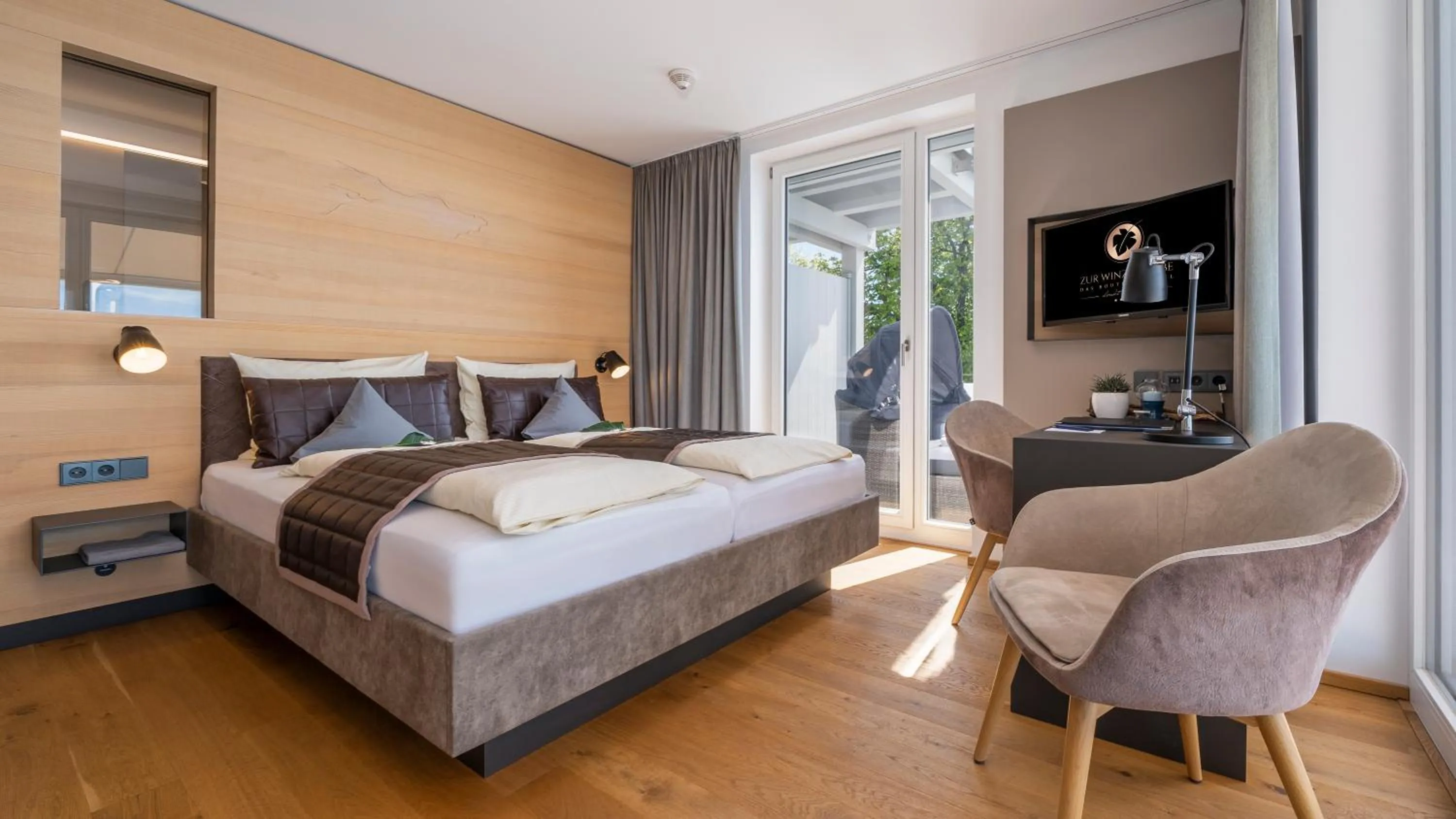 Photo of the whole room, Bed in Boutiquehotel zur Winzerstube - Adults Only