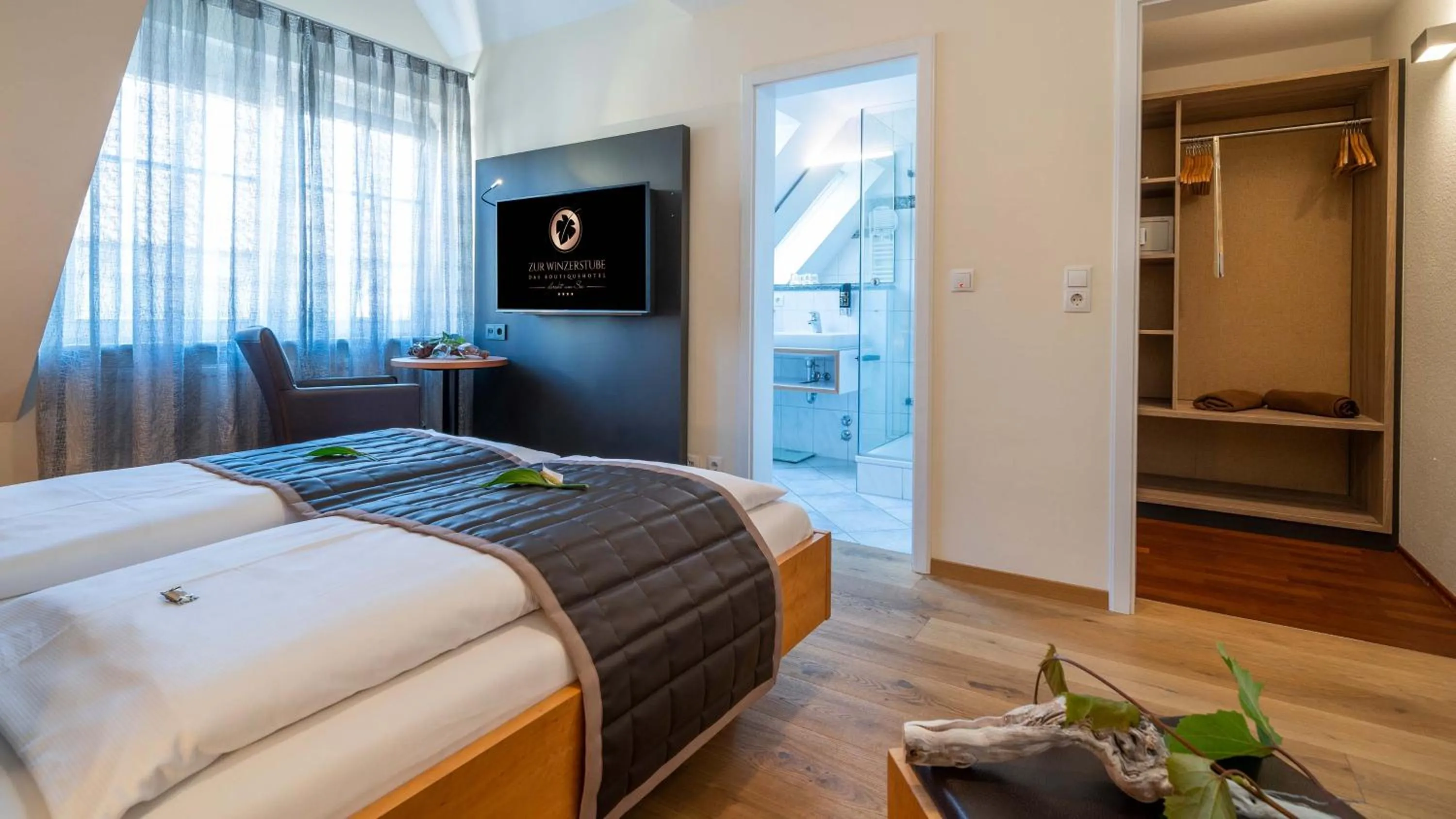 Photo of the whole room, Bed in Boutiquehotel zur Winzerstube - Adults Only