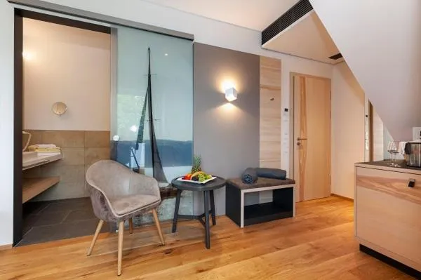 Photo of the whole room, Bed in Boutiquehotel zur Winzerstube - Adults Only