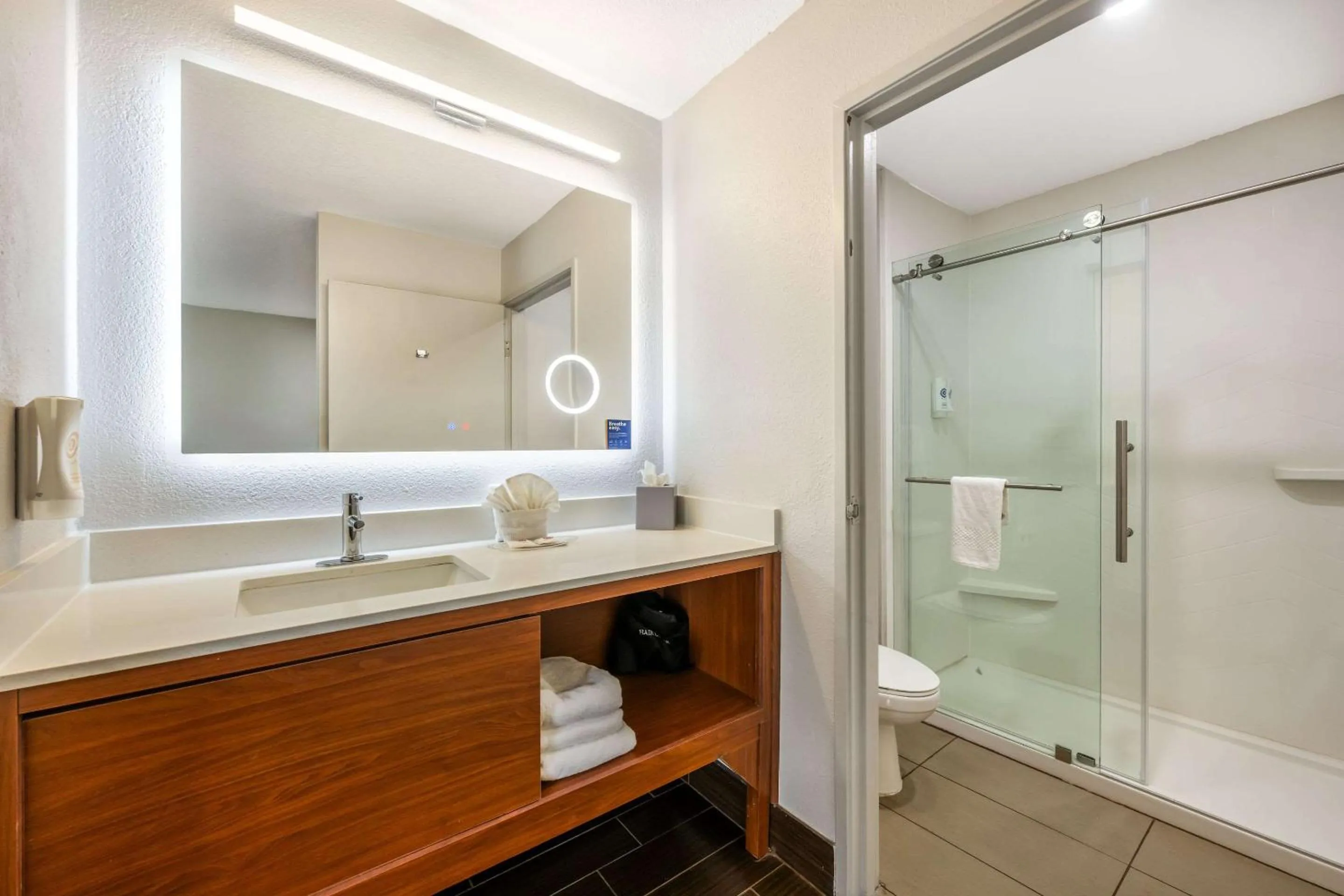 Bedroom in Comfort Suites Omaha East-Council Bluffs